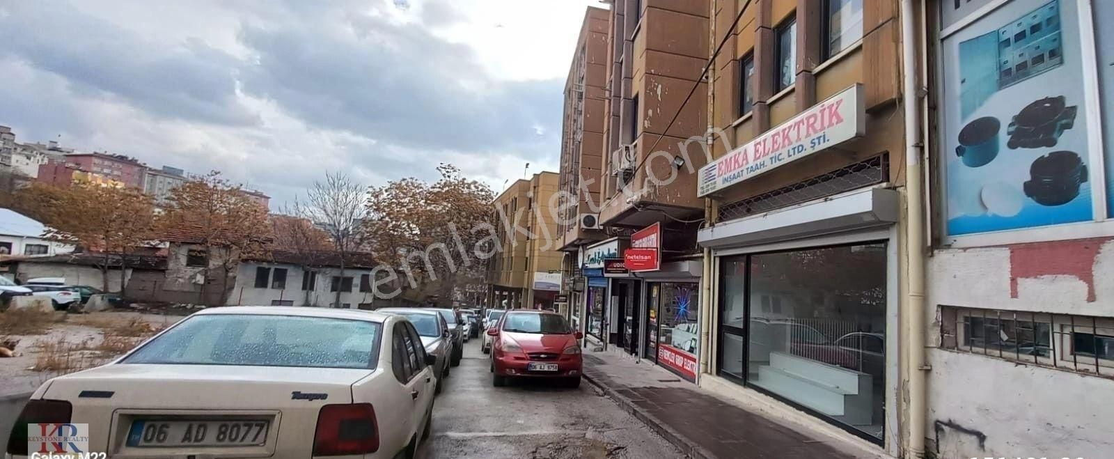 Ulus Ceceli İş Hanında Satılık Dükkan