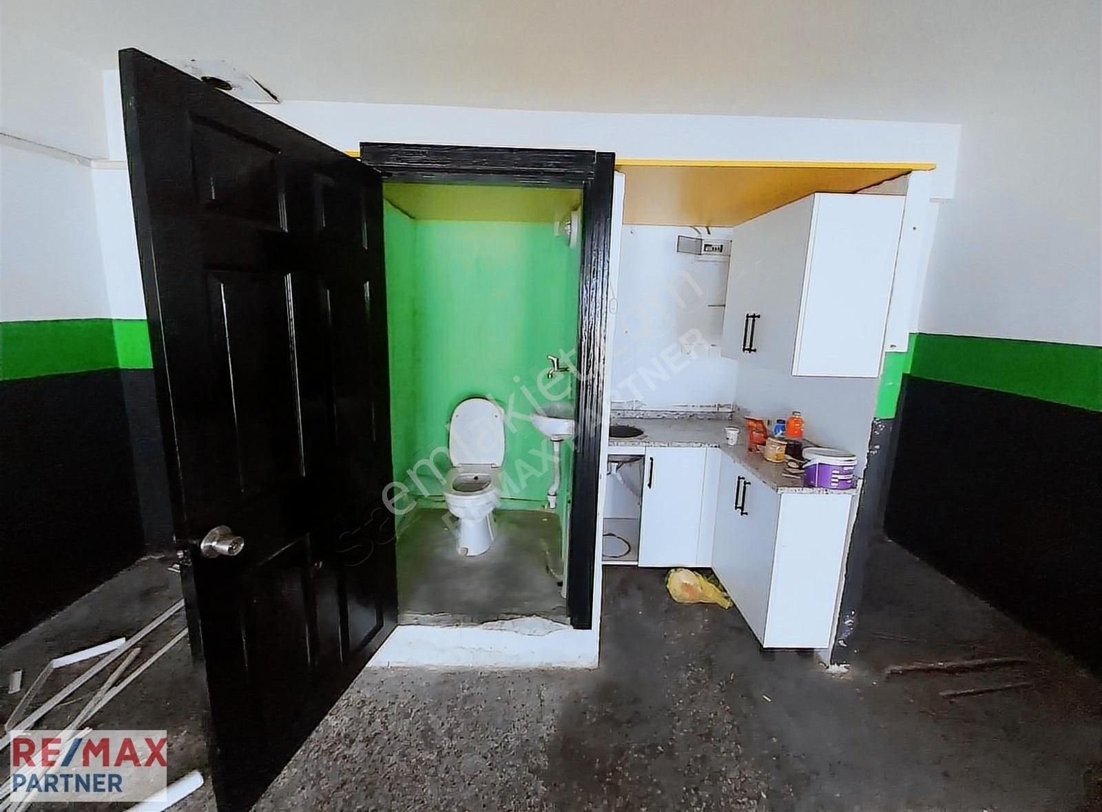 Topçular Sanayide Kiralık Yüksek Giriş 50 M² İmalathane