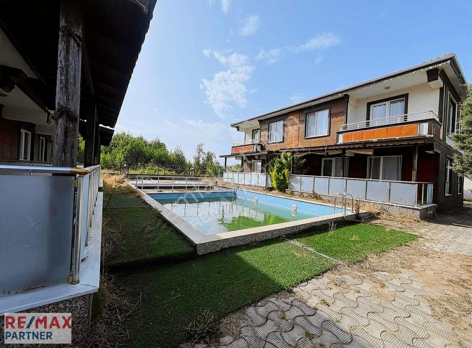 Fırsat Villa! Özel Bahçeli Geniş Verandalı Havuzlu 3+1 Villa