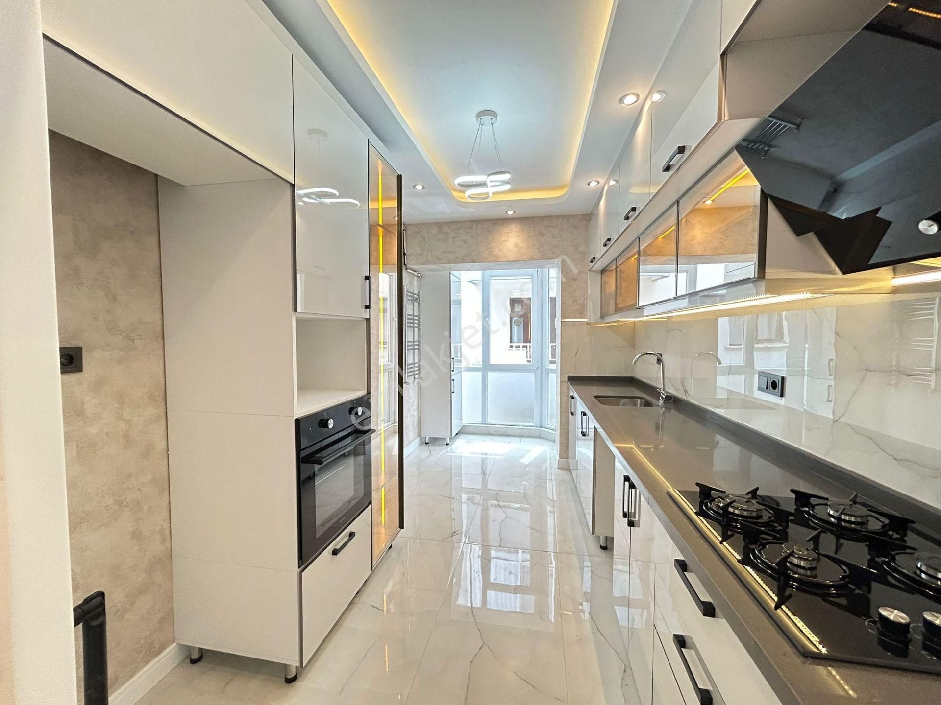 Taner'den Sokullu'da 3+1 Arakat Salon Bağımsız Lüks Yapılı