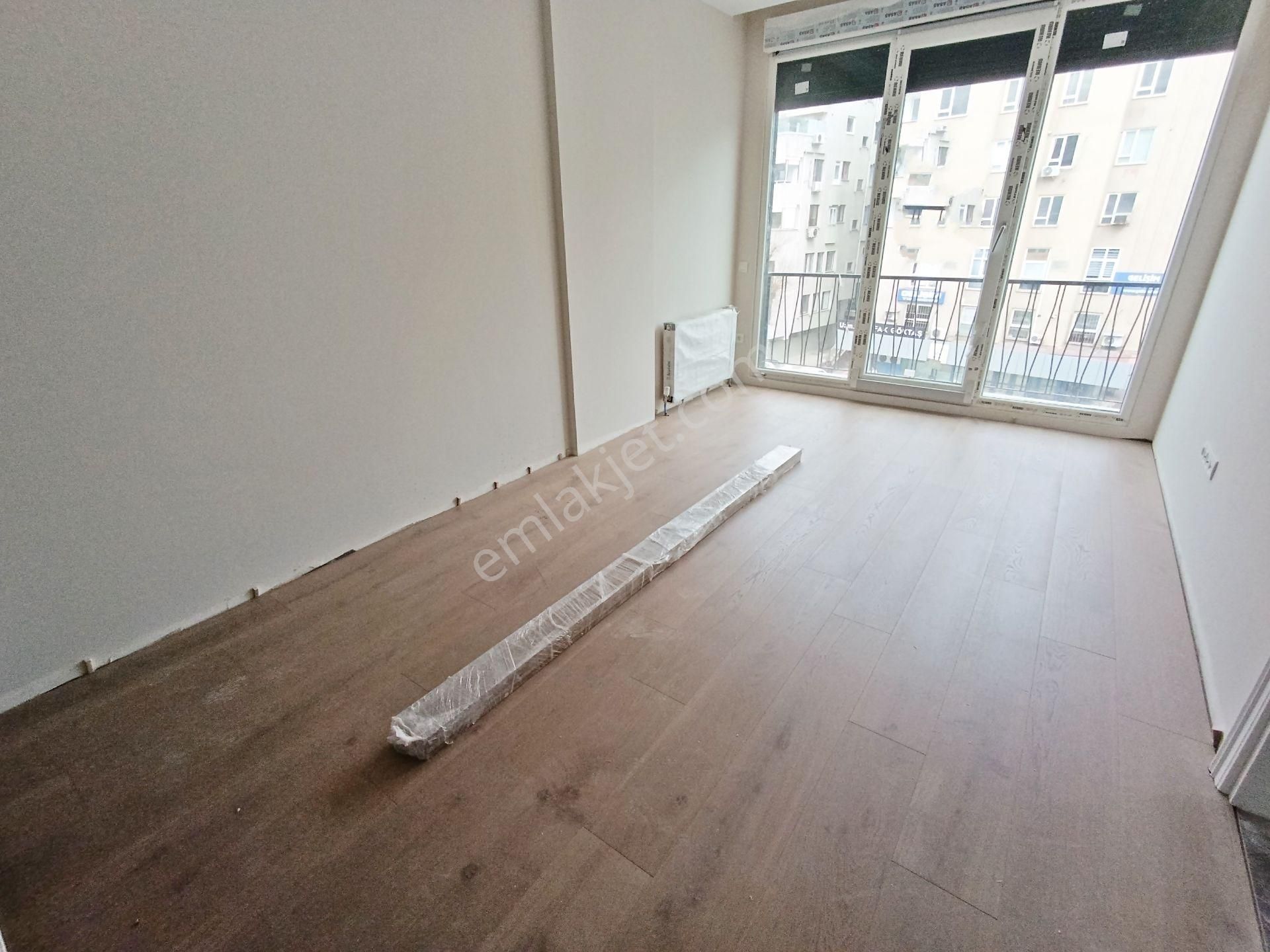 Kalamış Sahile Yakın Güvenlikli Sitede 2+1 Sıfır Daire Emlak Masası