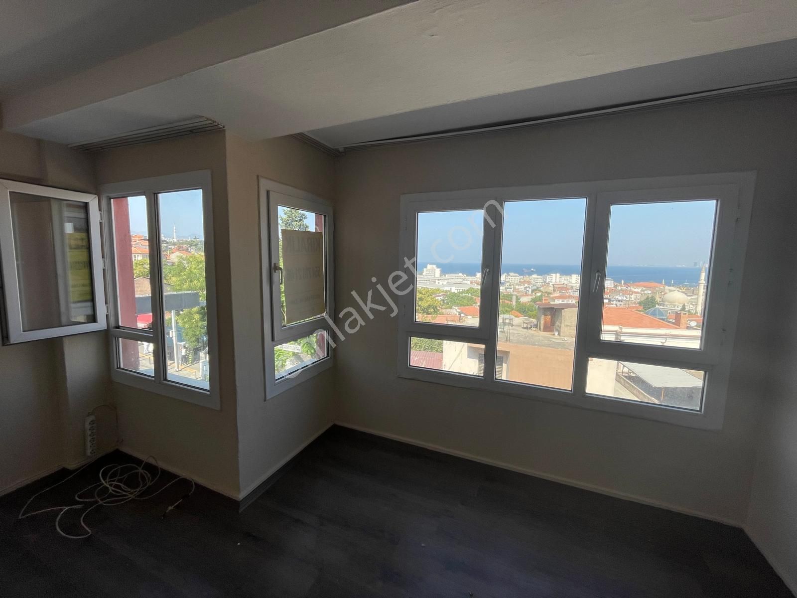 Konak Kemeraltına Yürüme Mesafesinde 3+1 Kiralık Daire