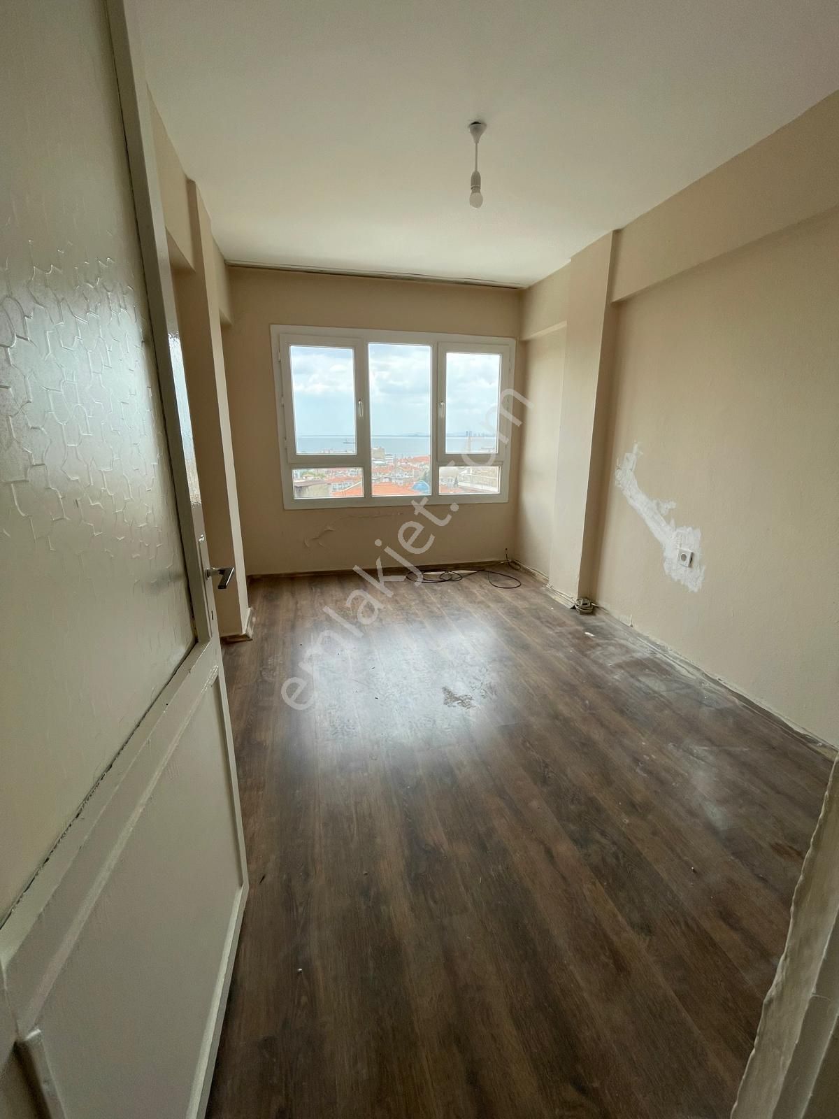 Konak Kemeraltına Yürüme Mesafesinde 3+1 Kiralık Daire