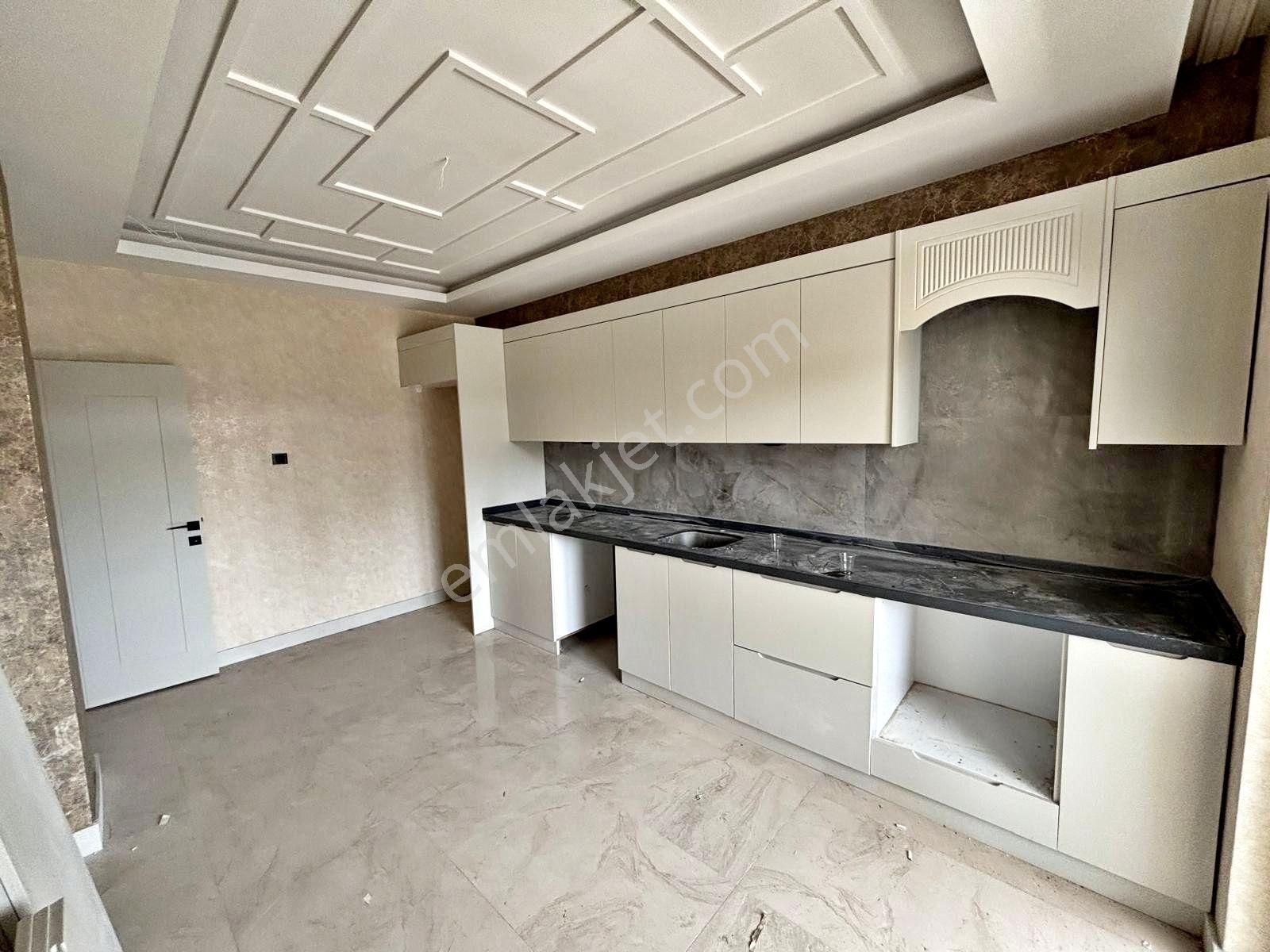 Göktürk'te Sıfır Emsallerinden Geniş Ultralüx 3+1 Daire