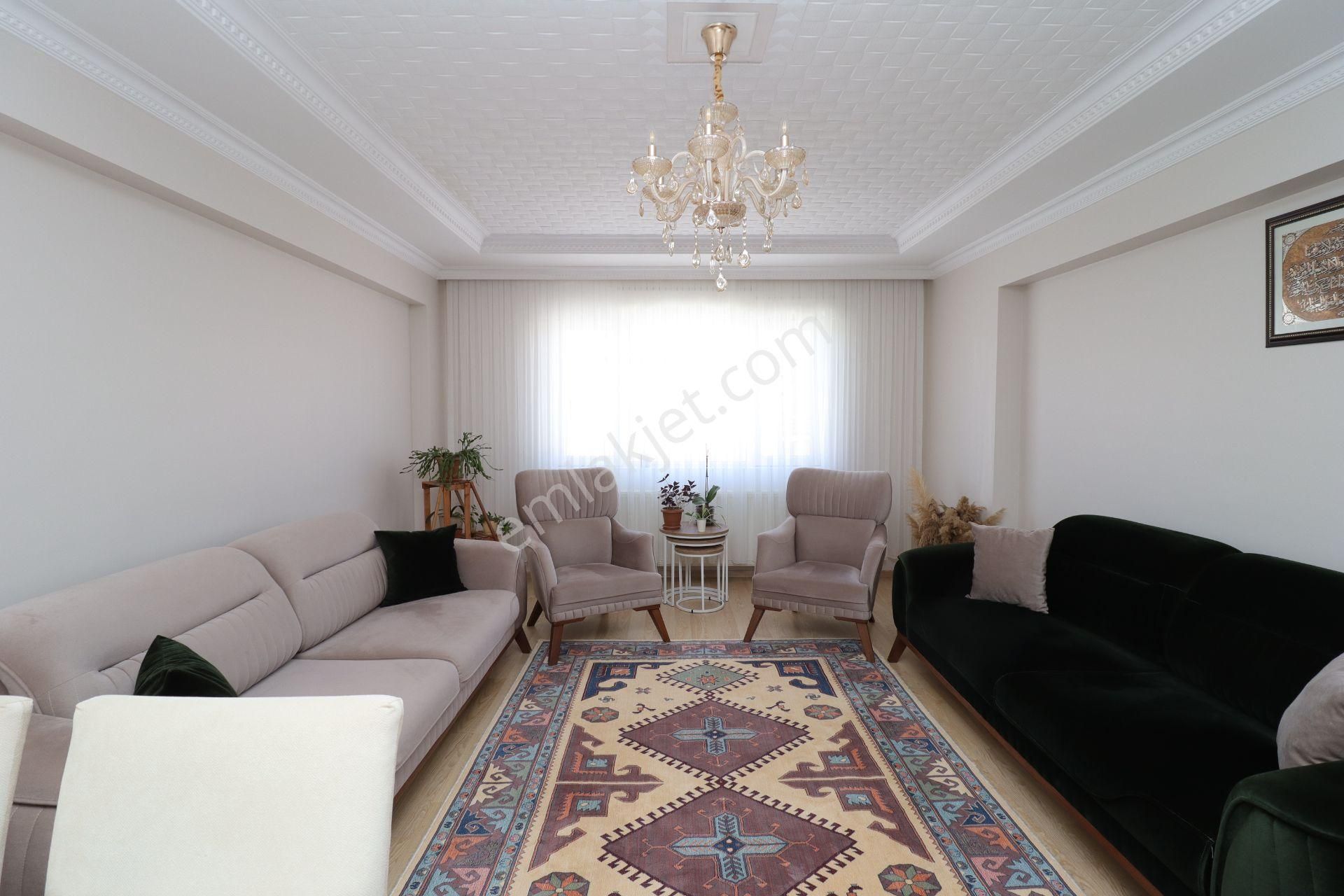 Elvankent Topçuda Caddeye Yakın Ön Cephe 6+1 Teraslı Daire