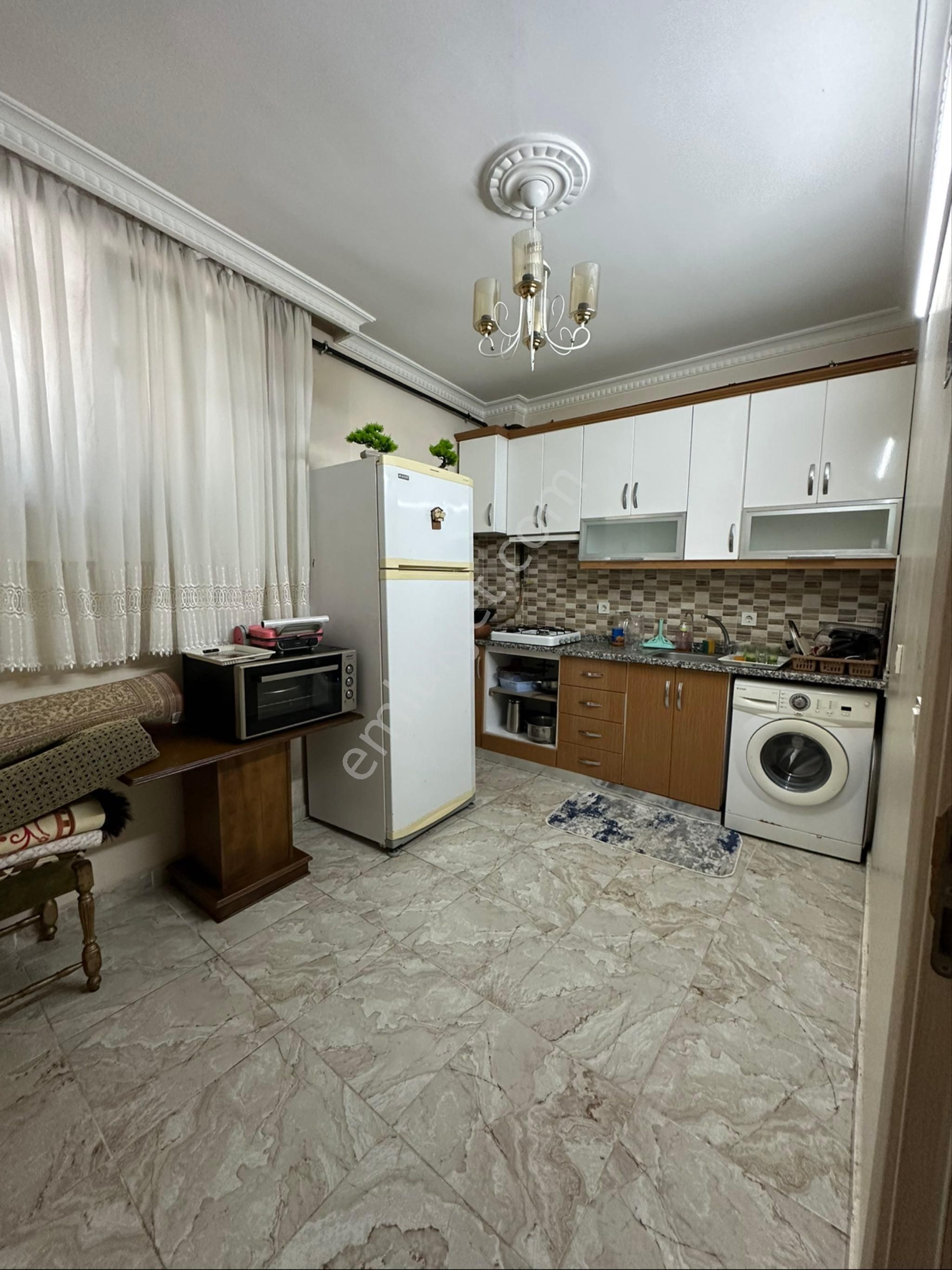 Üçevlerde Bedavadan Biraz Pahalı Eşyalı Daire - Görsel 10