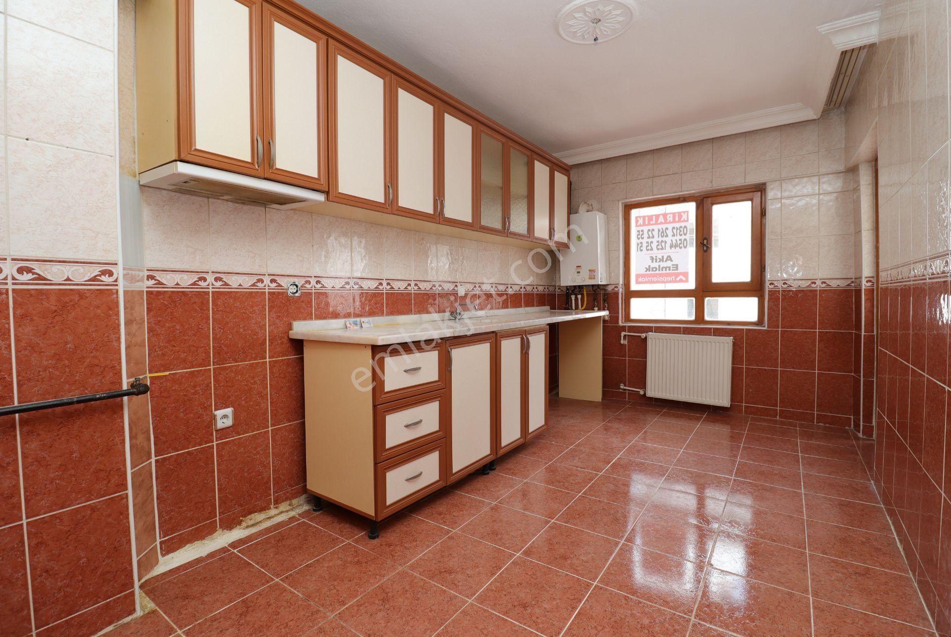 Akif'ten Elvankent Topçu'da Ön Cephe Arakat 3+1 Kiralık Daire