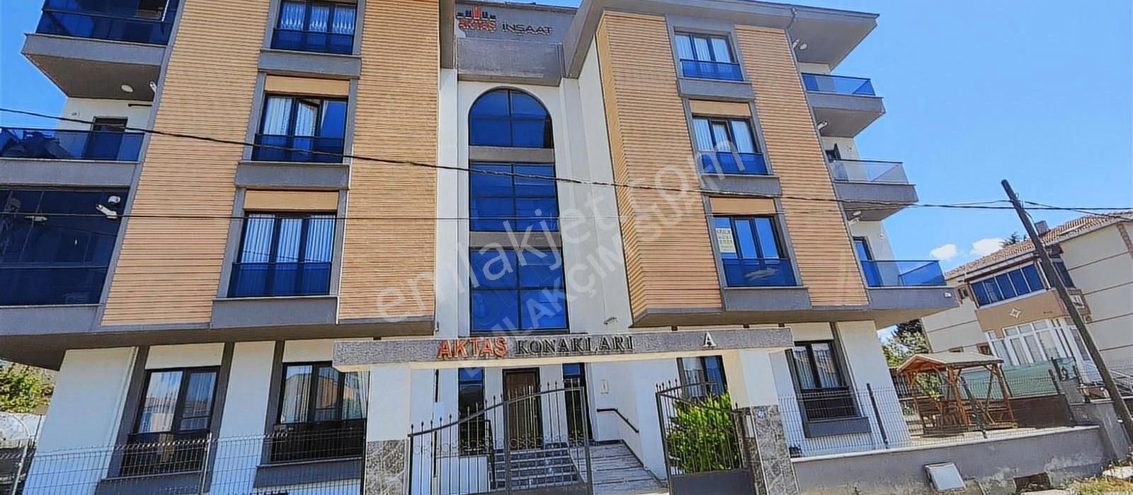 Değirmenköy De Geniş Kullanışlı Kiralık Daire