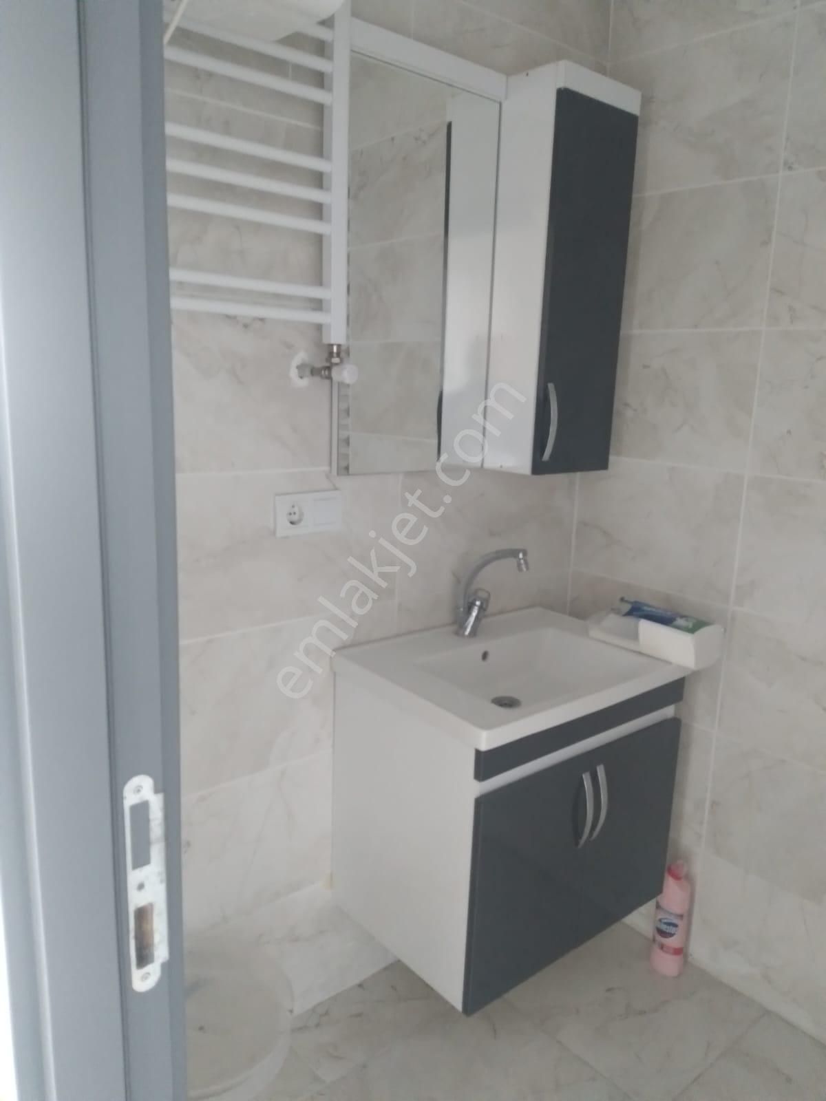 Ümraniye Cemilmeriç Mahallesinde 1+1 Kiralık Daire