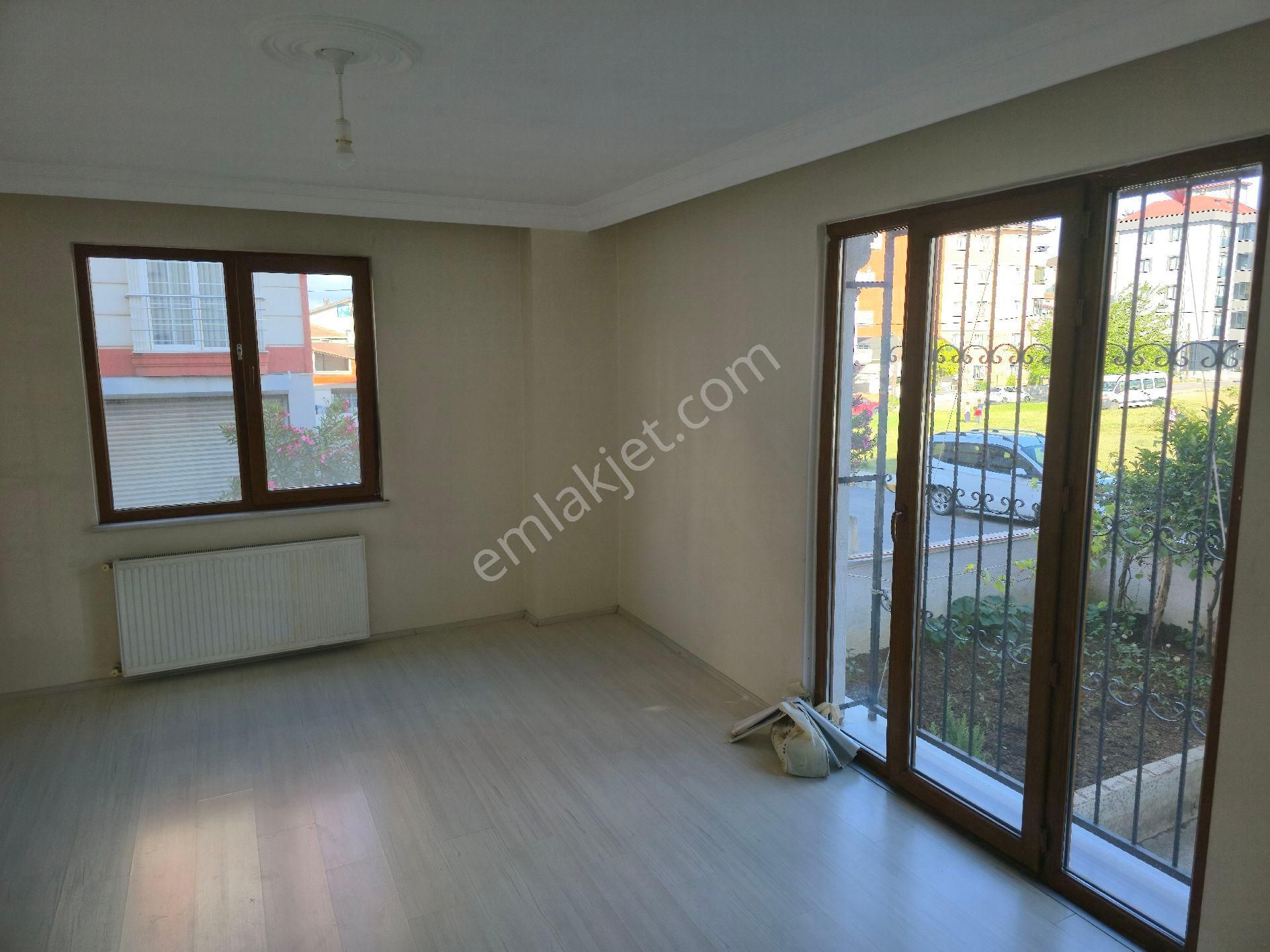 Pendik Esenyalı Ahmetyesevi'de 2+1 Kirakı Daire