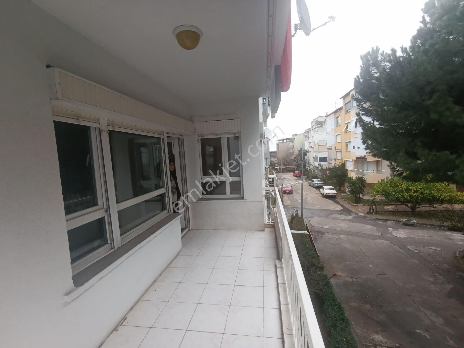 Satılık Site İçinde Ara Kat (3+1) Daire