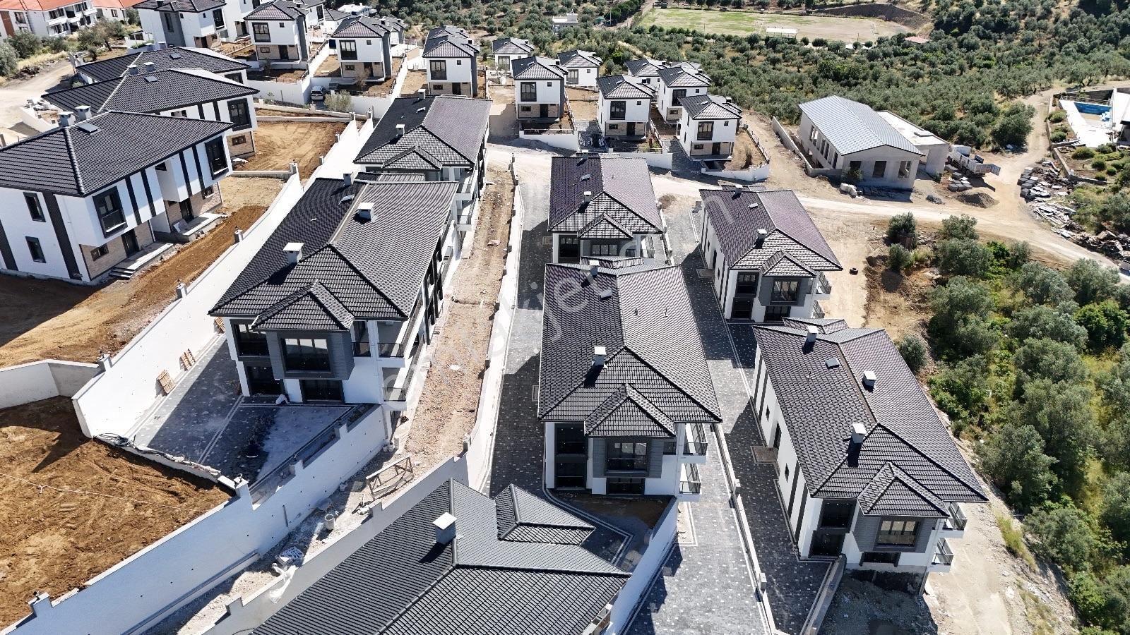 Mahmut İşler'den Küçükkuyu'da Satılık Deniz Manzaralı Sıfır Daireler - Görsel 6