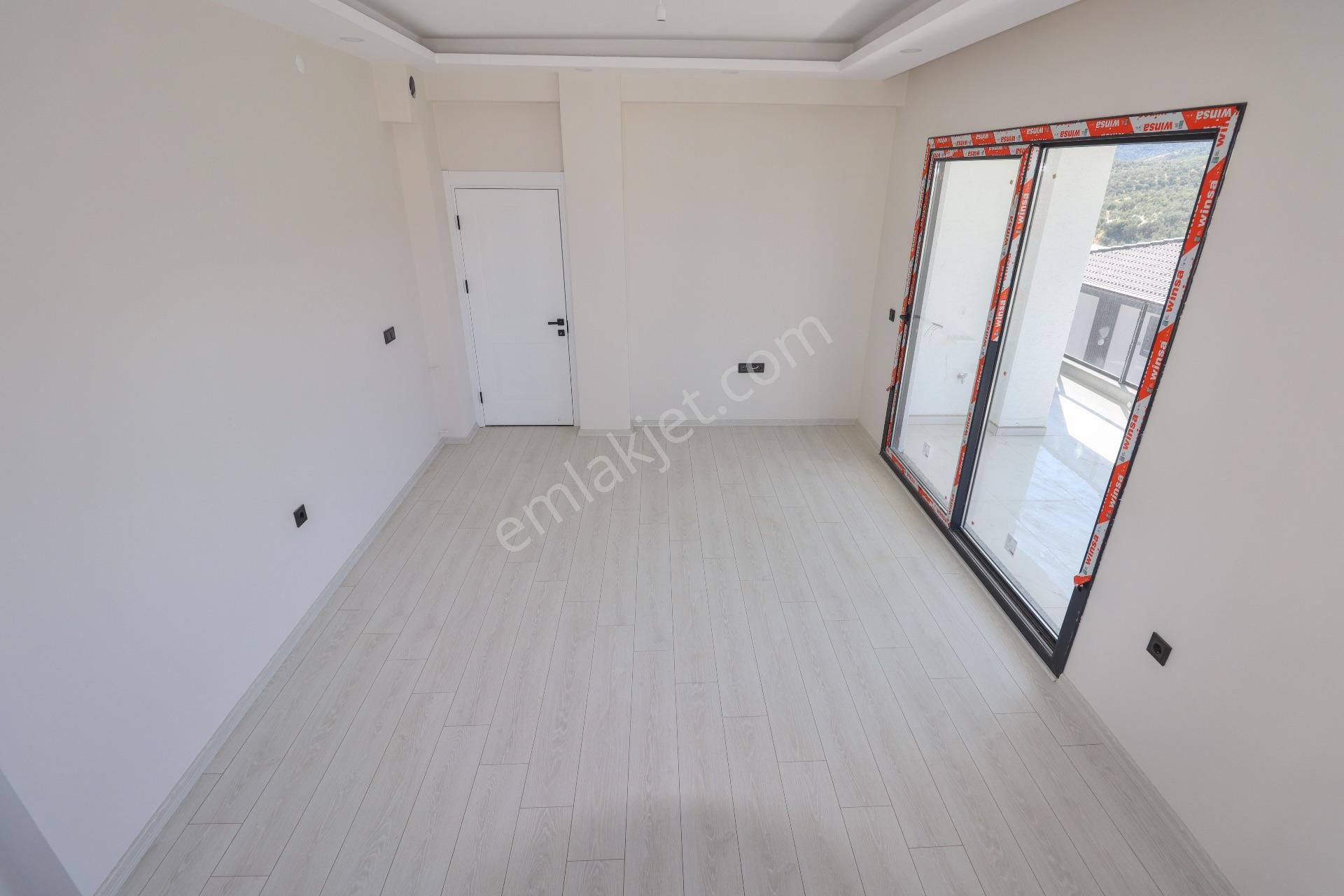 Mahmut İşler'den Küçükkuyu'da Satılık Deniz Manzaralı Sıfır Daireler - Görsel 11