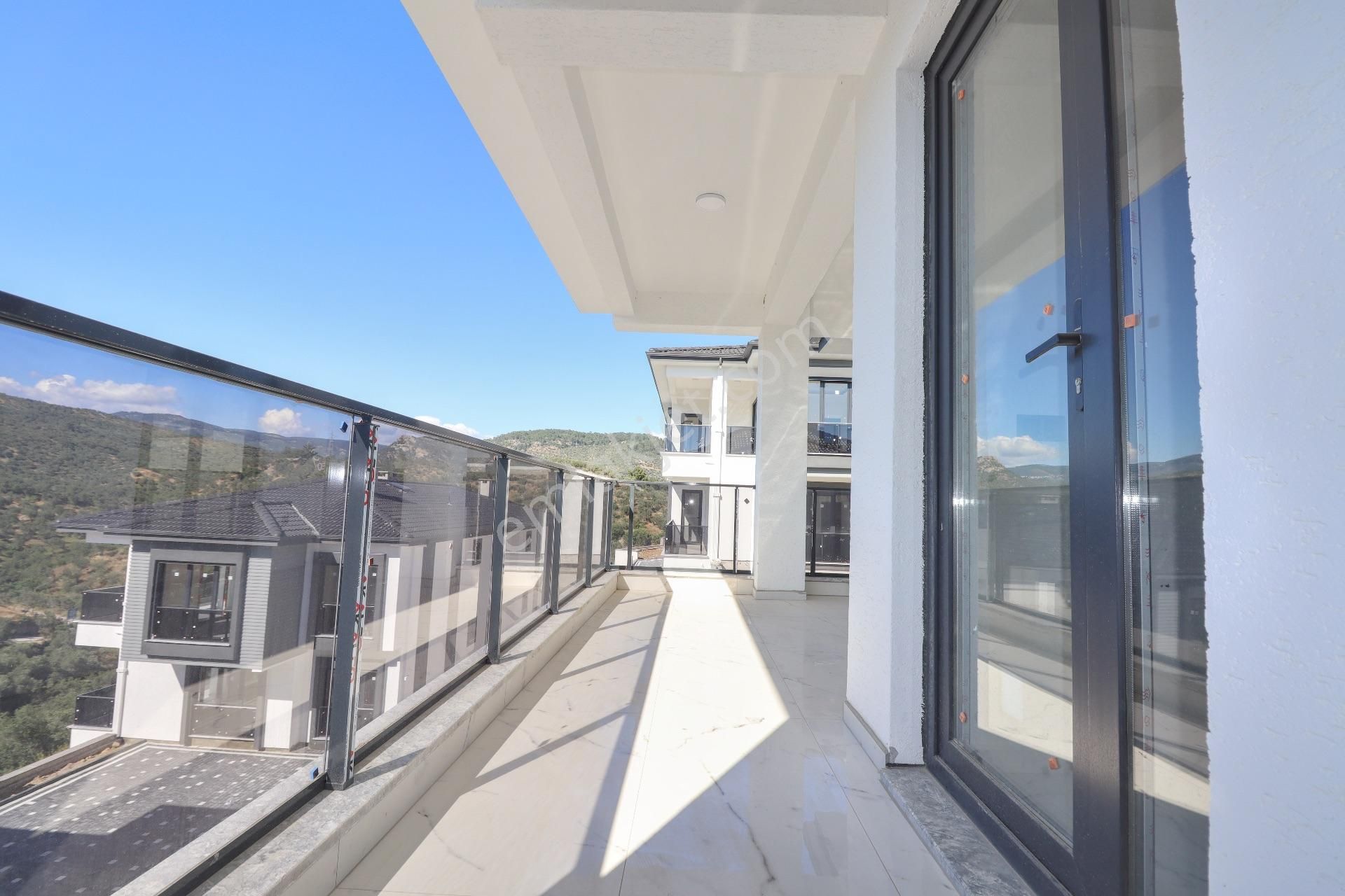 Mahmut İşler'den Küçükkuyu'da Satılık Deniz Manzaralı Sıfır Daireler - Görsel 18