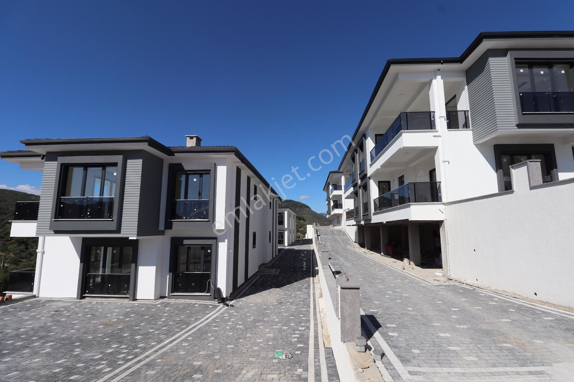 Mahmut İşler'den Küçükkuyu'da Satılık Deniz Manzaralı Sıfır Daireler - Görsel 23