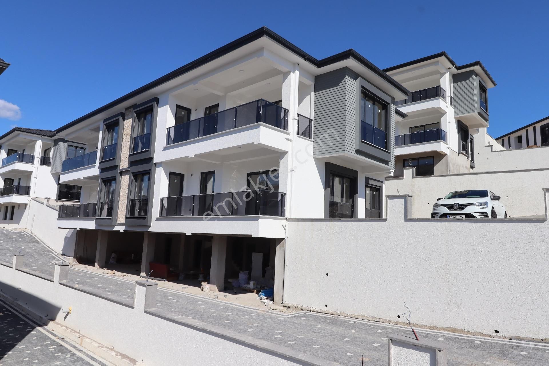 Mahmut İşler'den Küçükkuyu'da Satılık Deniz Manzaralı Sıfır Daireler - Görsel 28