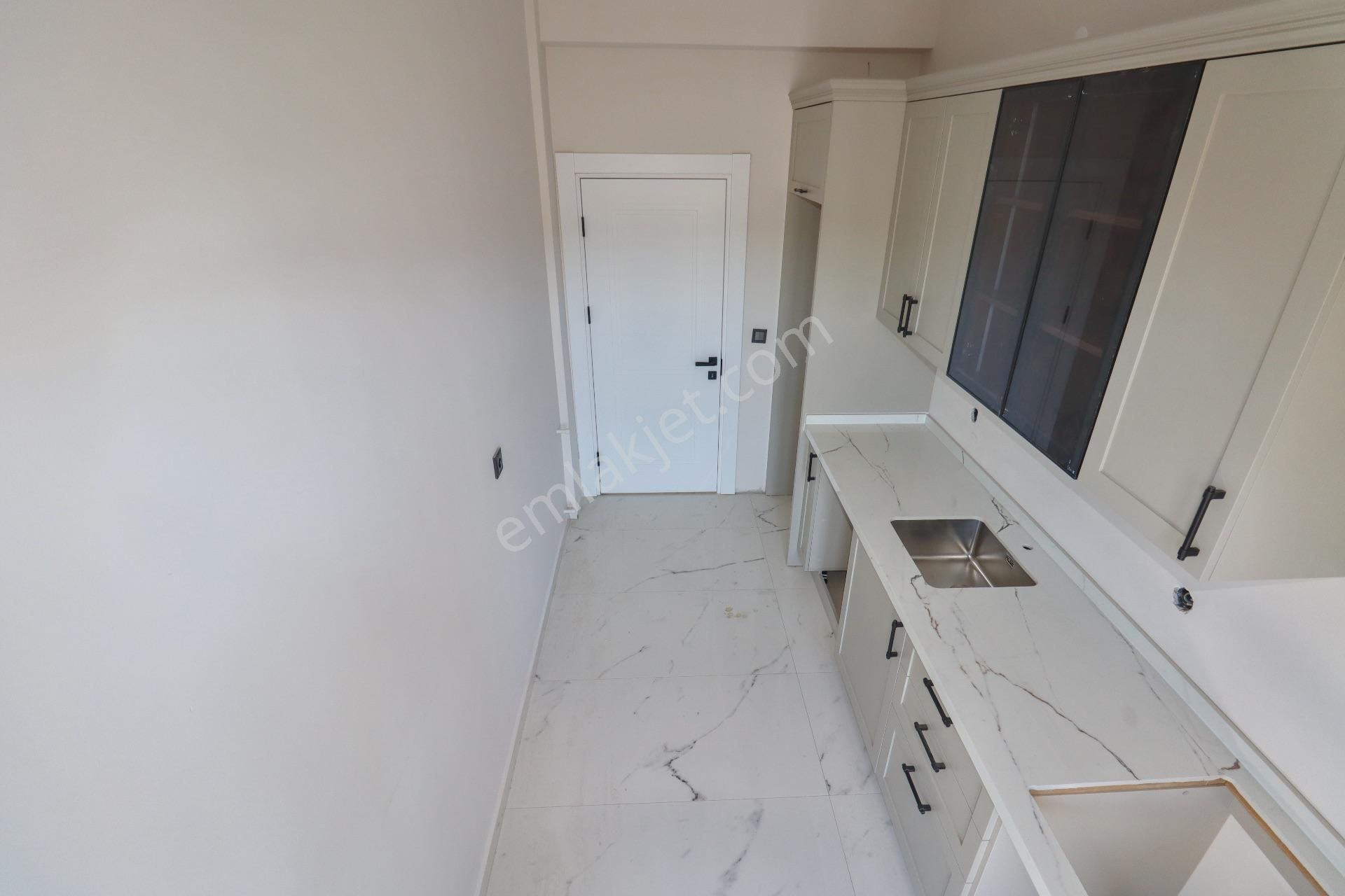 Mahmut İşler'den Küçükkuyu'da Satılık Deniz Manzaralı Sıfır Daireler - Görsel 12