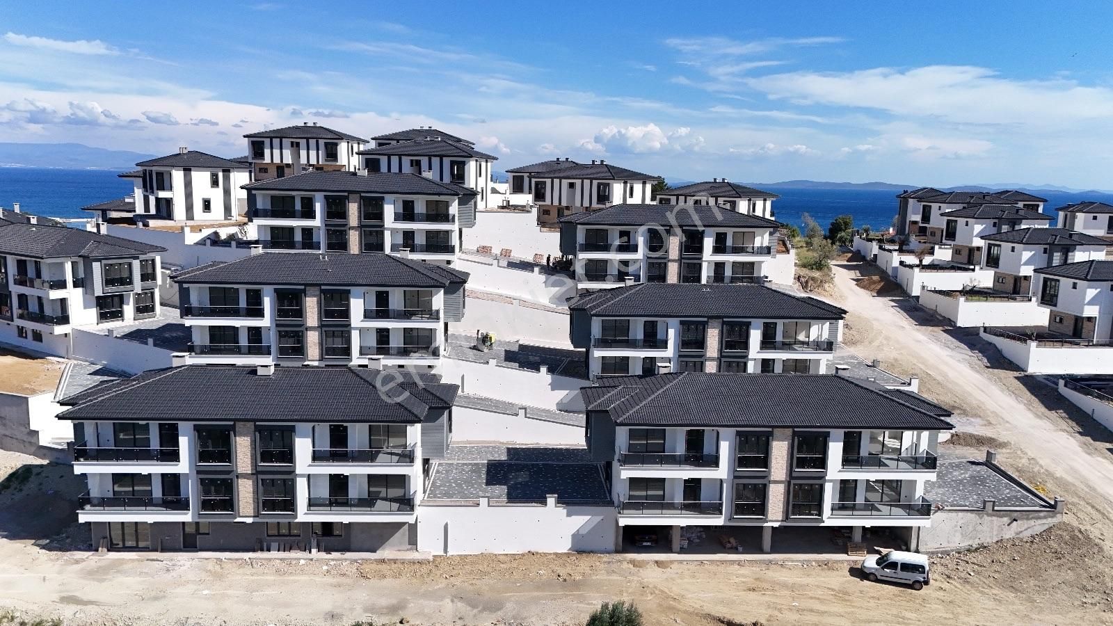 Mahmut İşler'den Küçükkuyu'da Satılık Deniz Manzaralı Sıfır Daireler - Görsel 2