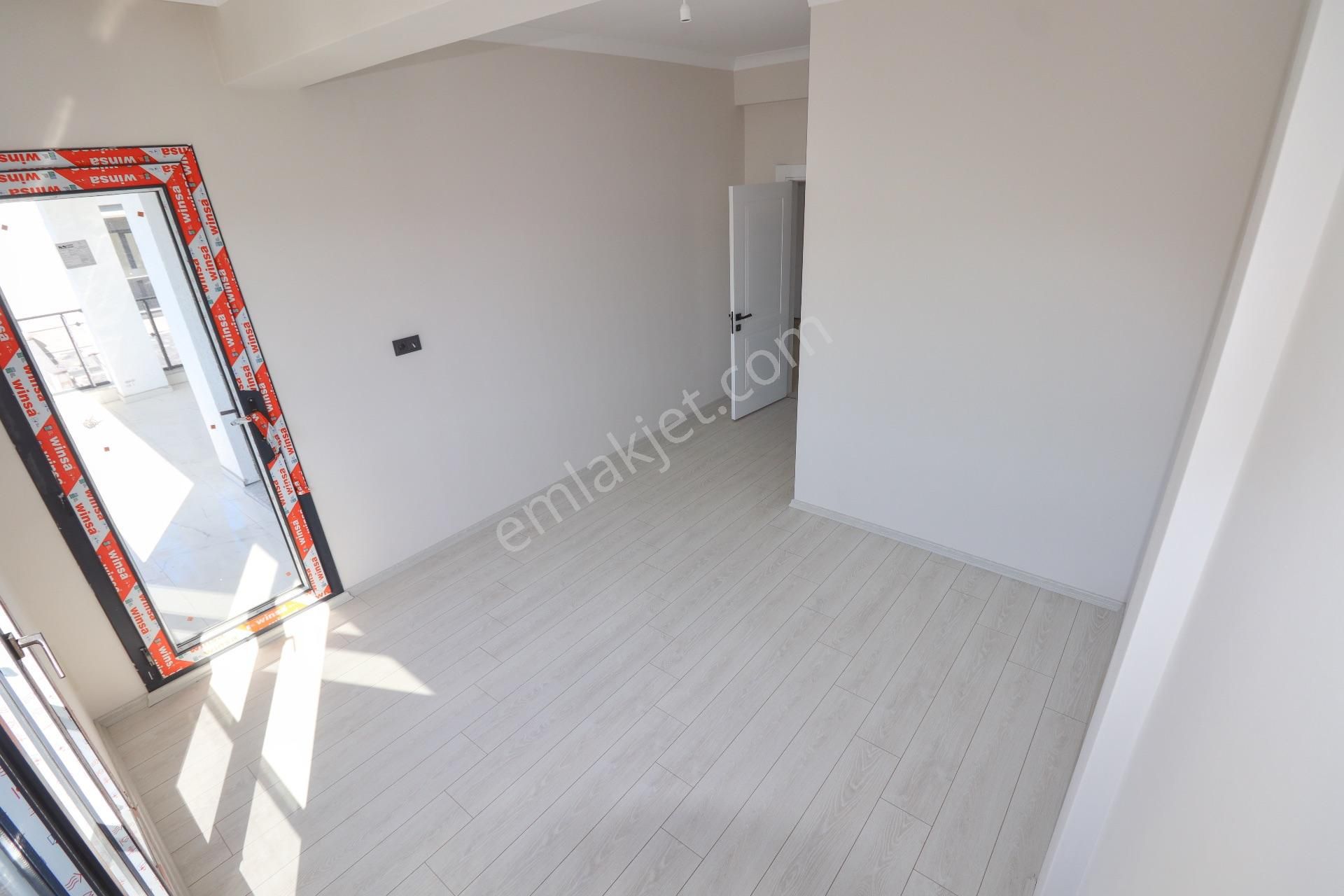 Mahmut İşler'den Küçükkuyu'da Satılık Deniz Manzaralı Sıfır Daireler - Görsel 17