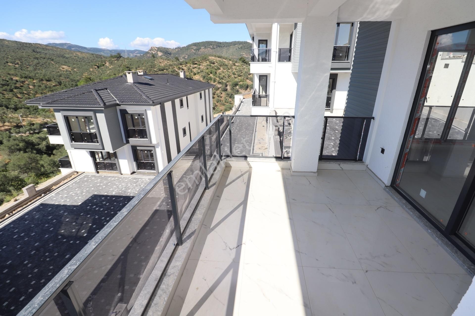 Mahmut İşler'den Küçükkuyu'da Satılık Deniz Manzaralı Sıfır Daireler - Görsel 19