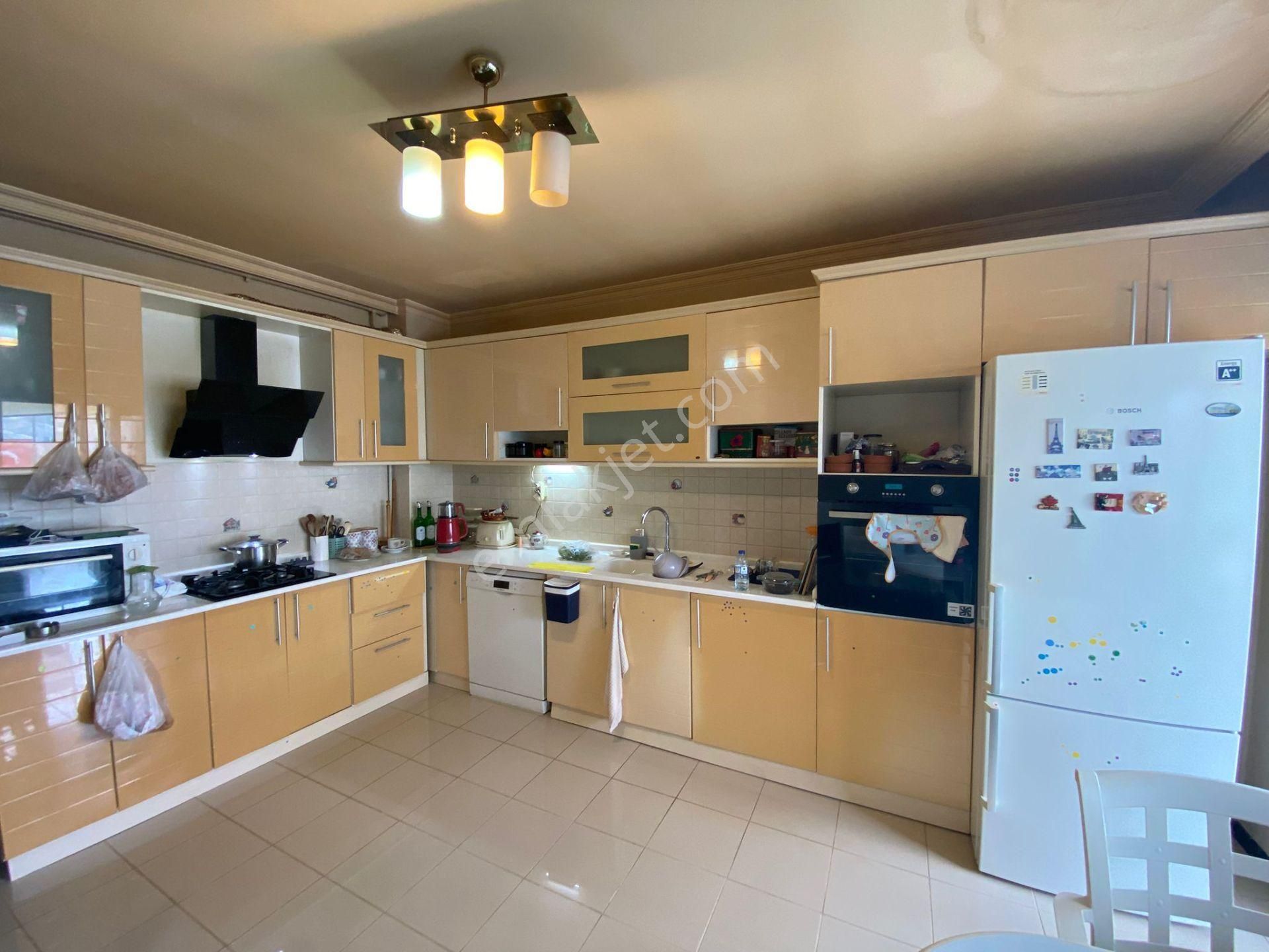 Irmakemlak- Bağlıca Satılık Site İçinde K.otoparklı Geniş Peyzaj Alanına Sahip 3+1 Daire