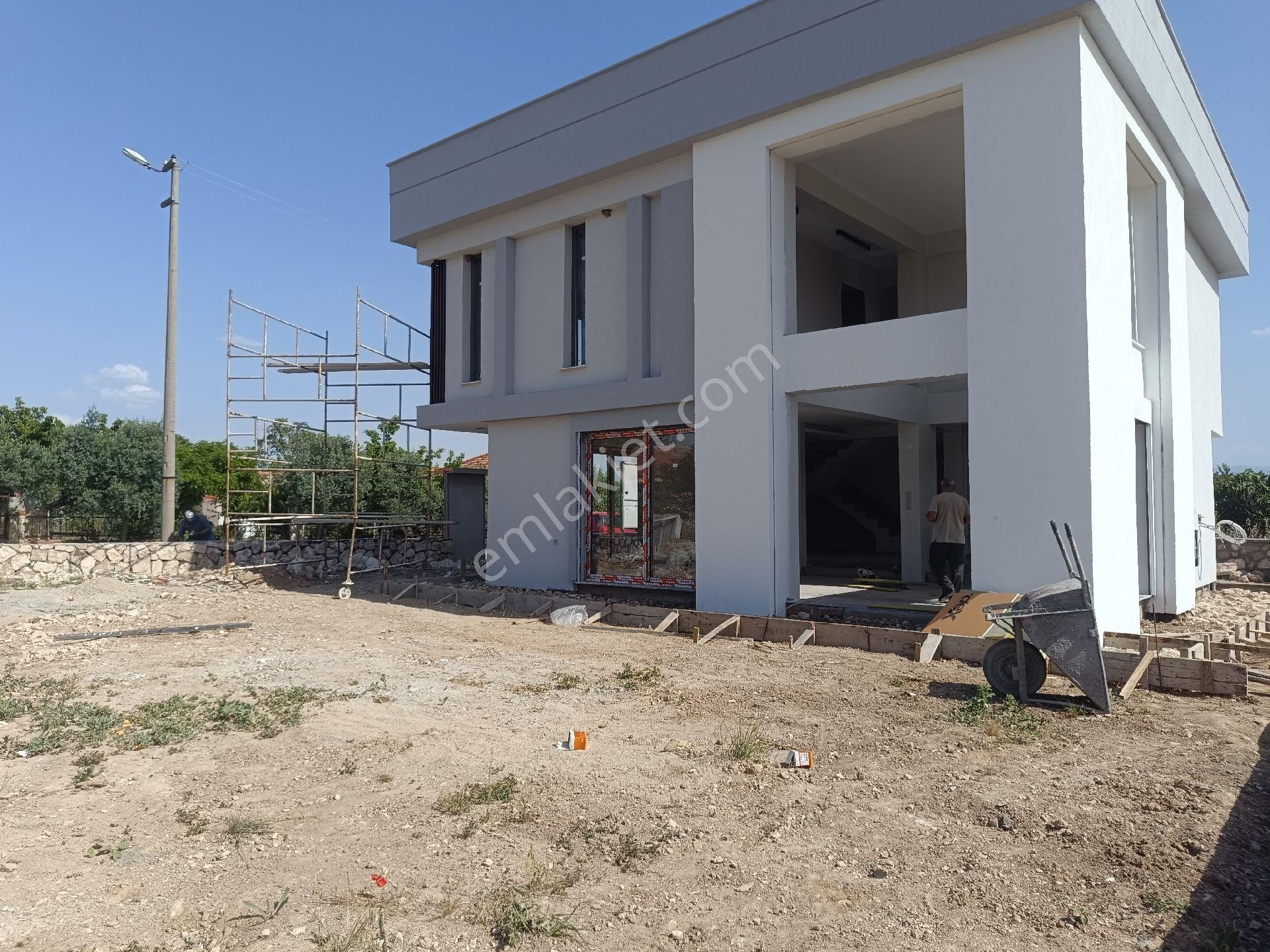 Salihli adala Mahallesi'nde Sıfır 199 M2 Satılık Villa
