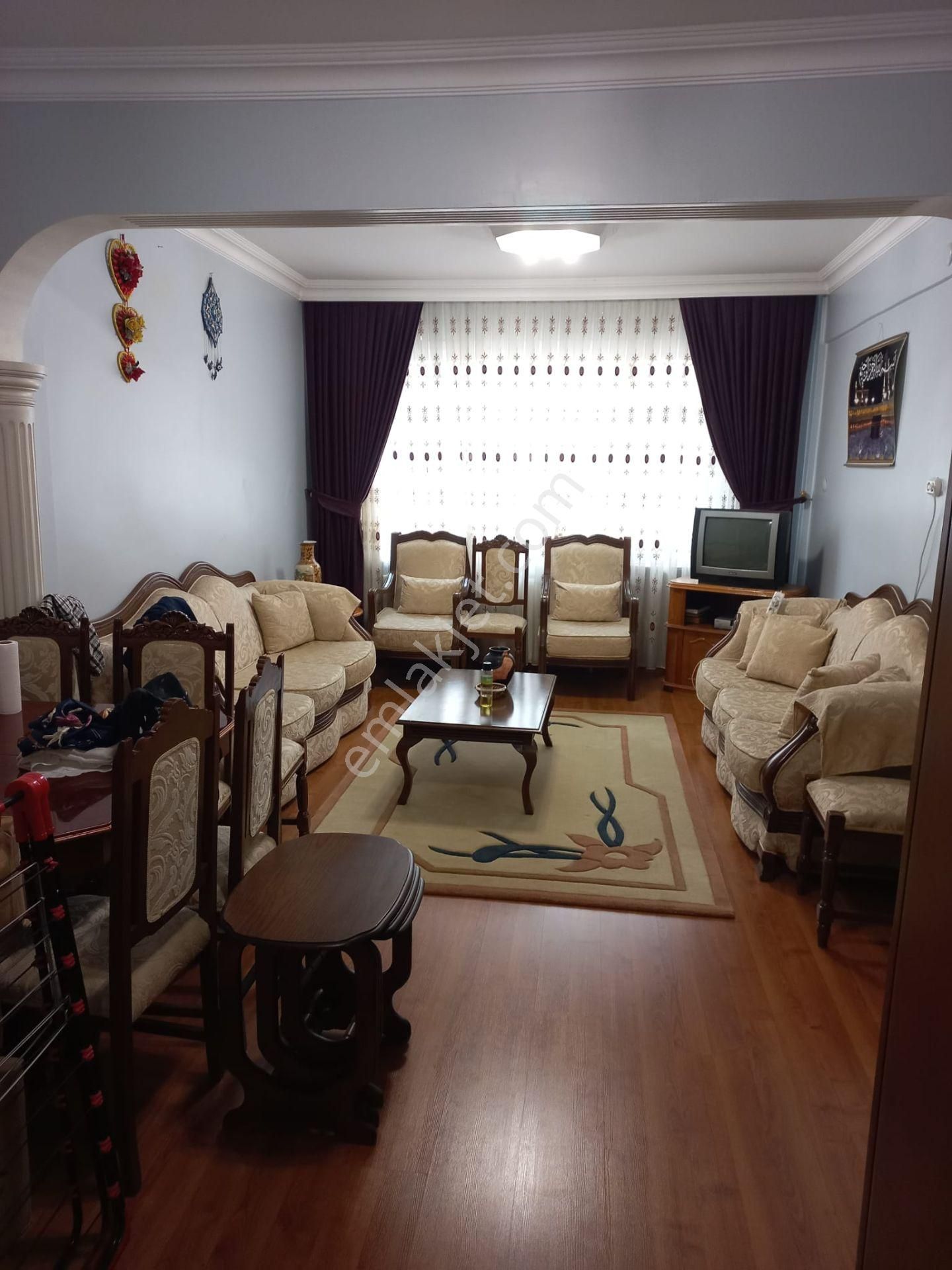 Re/max Street'ten Sefaköy'de Eşyalı 2+1 Kiralık Daire