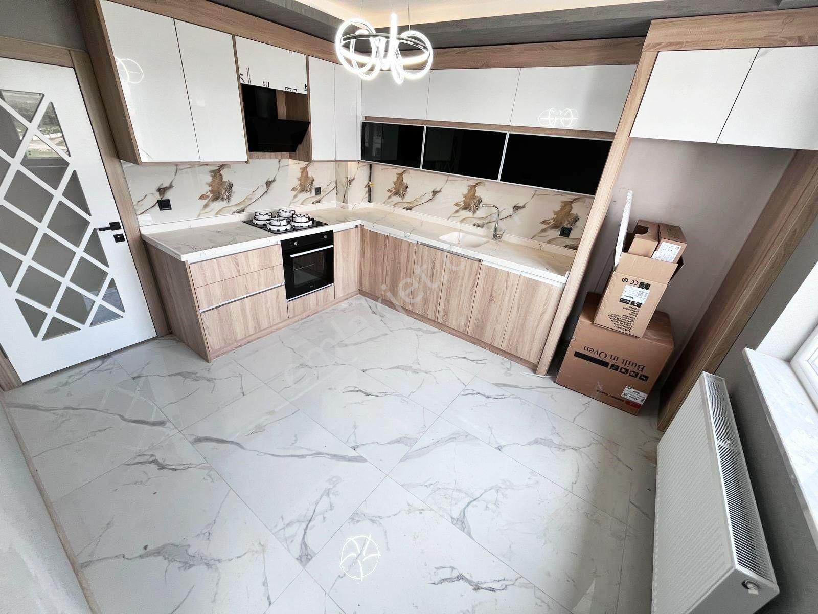 Yıldız'dan G.odalı Full+full Kat Ve Cephe Seçenekli Sıfır 3+1!!!