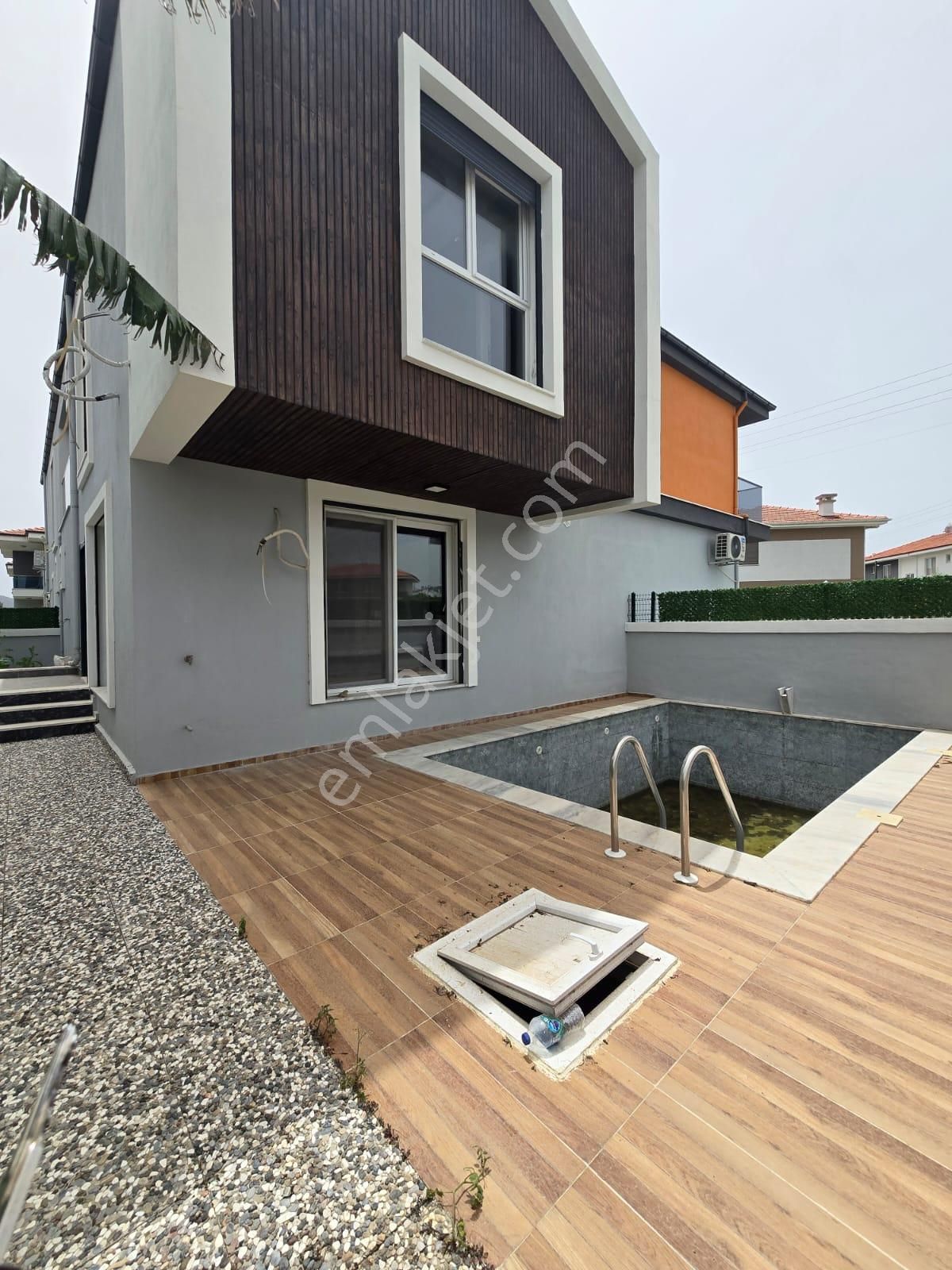 Çiğdem Emlak'tan Dalaman'da Havuzlu Satılık Villa
