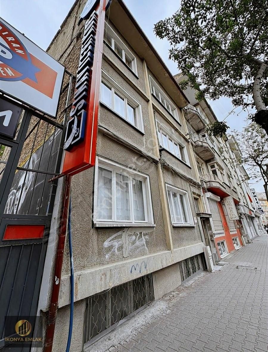 3 Katlı Bina Arsa Komple Ticarili Yatırım İçin Birebir Fırsat