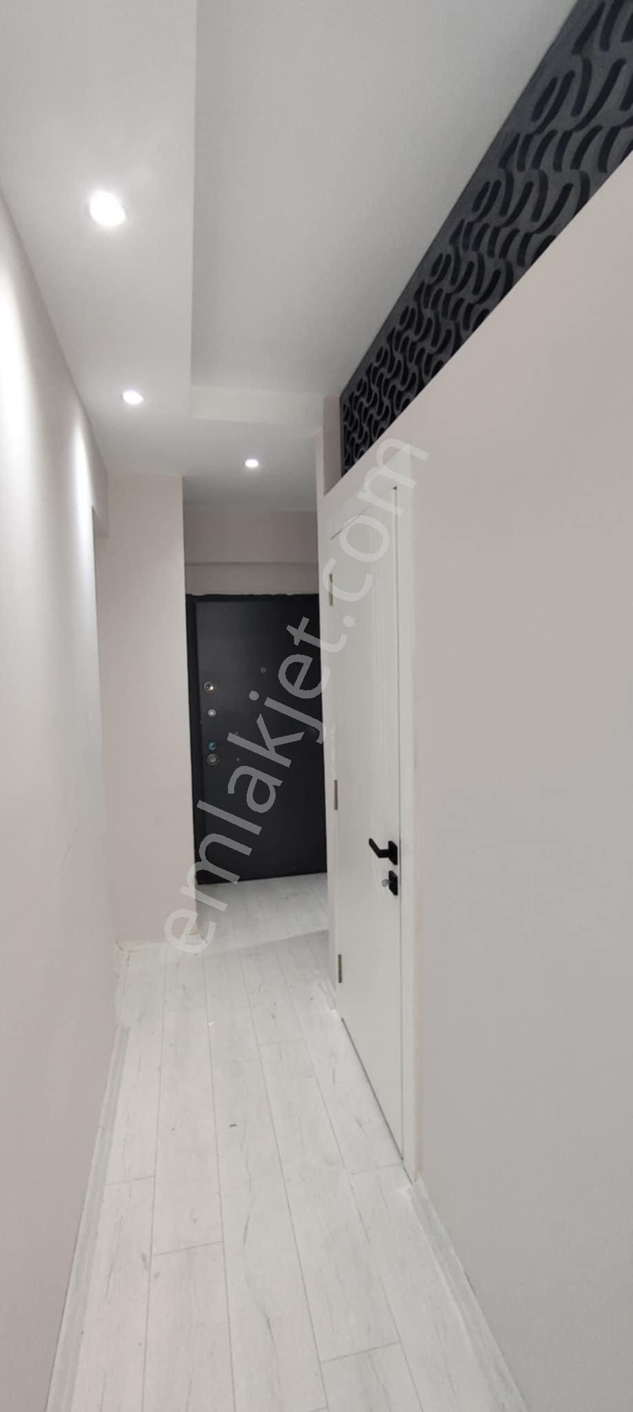 15 Mayıs Mahallesinde Maliyenin Karşı Arka Sokağında Ara Kat Ön Cephe Eşyalı Apart 1.375.000 Tl - Görsel 7