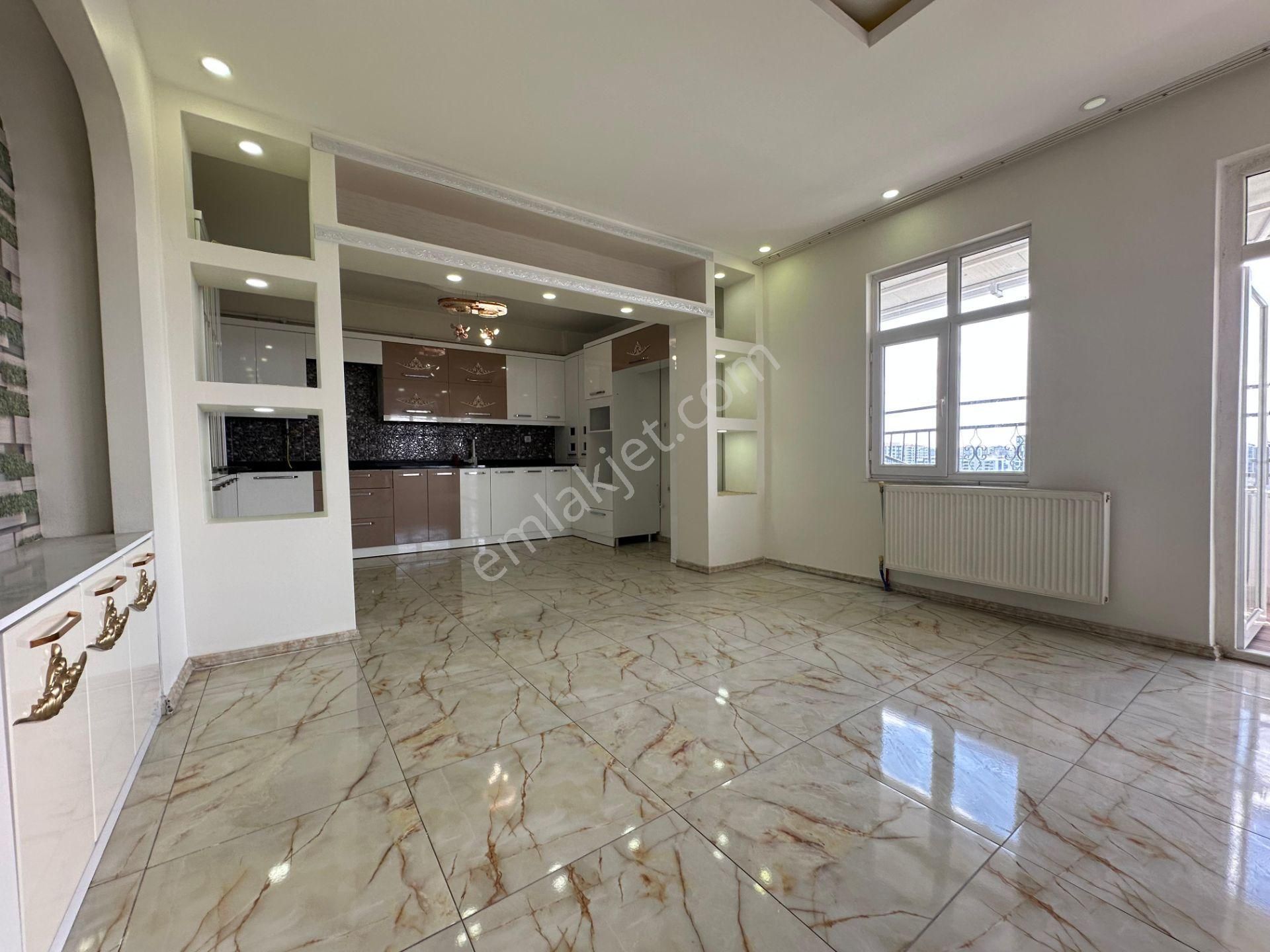 75. Yolda Hayat Yapı Kalitesiyle Satılık 8+2 Dubleks Daire