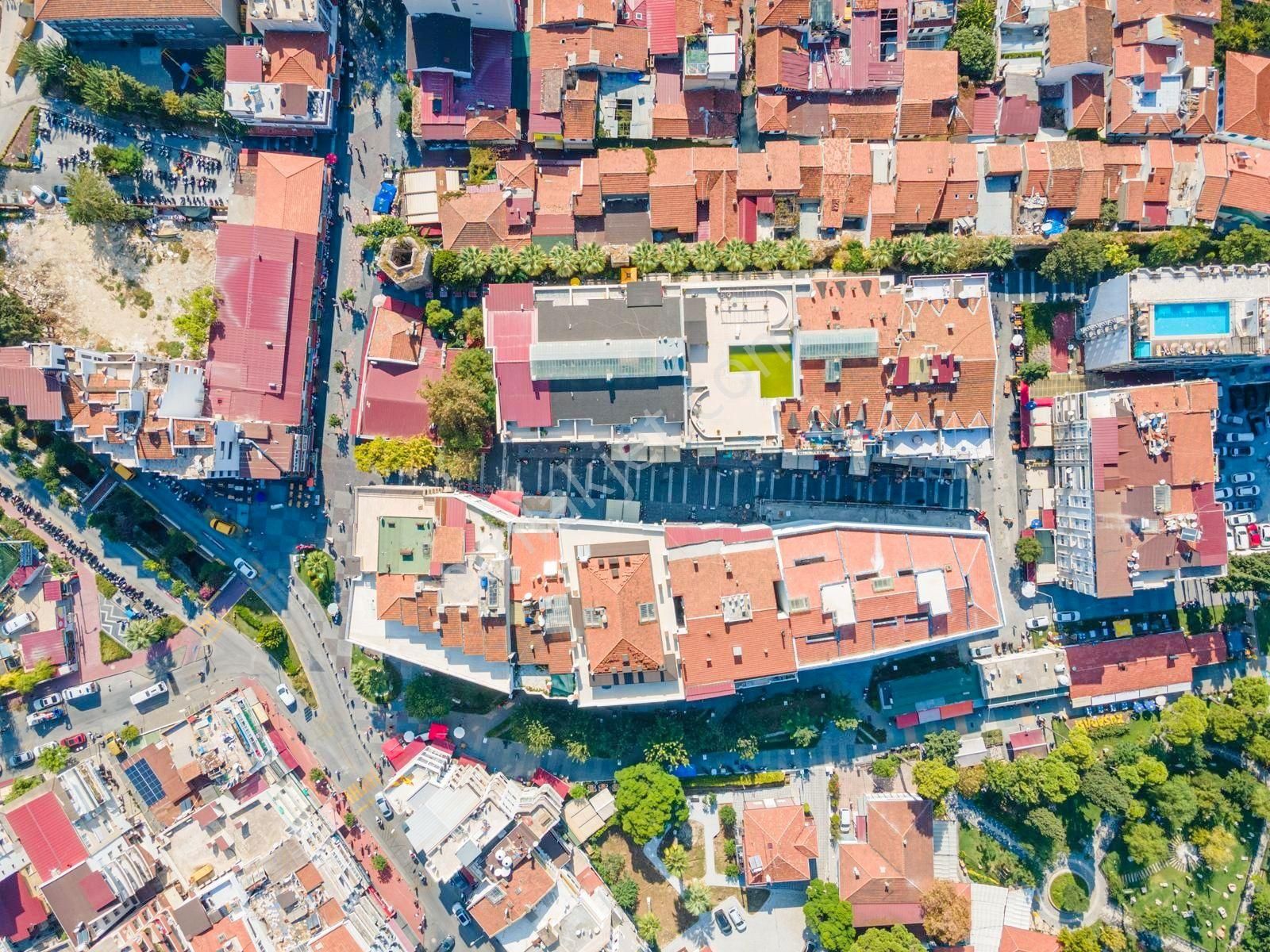 Sahile 100 Metre Eşyalı Havuzlu Site