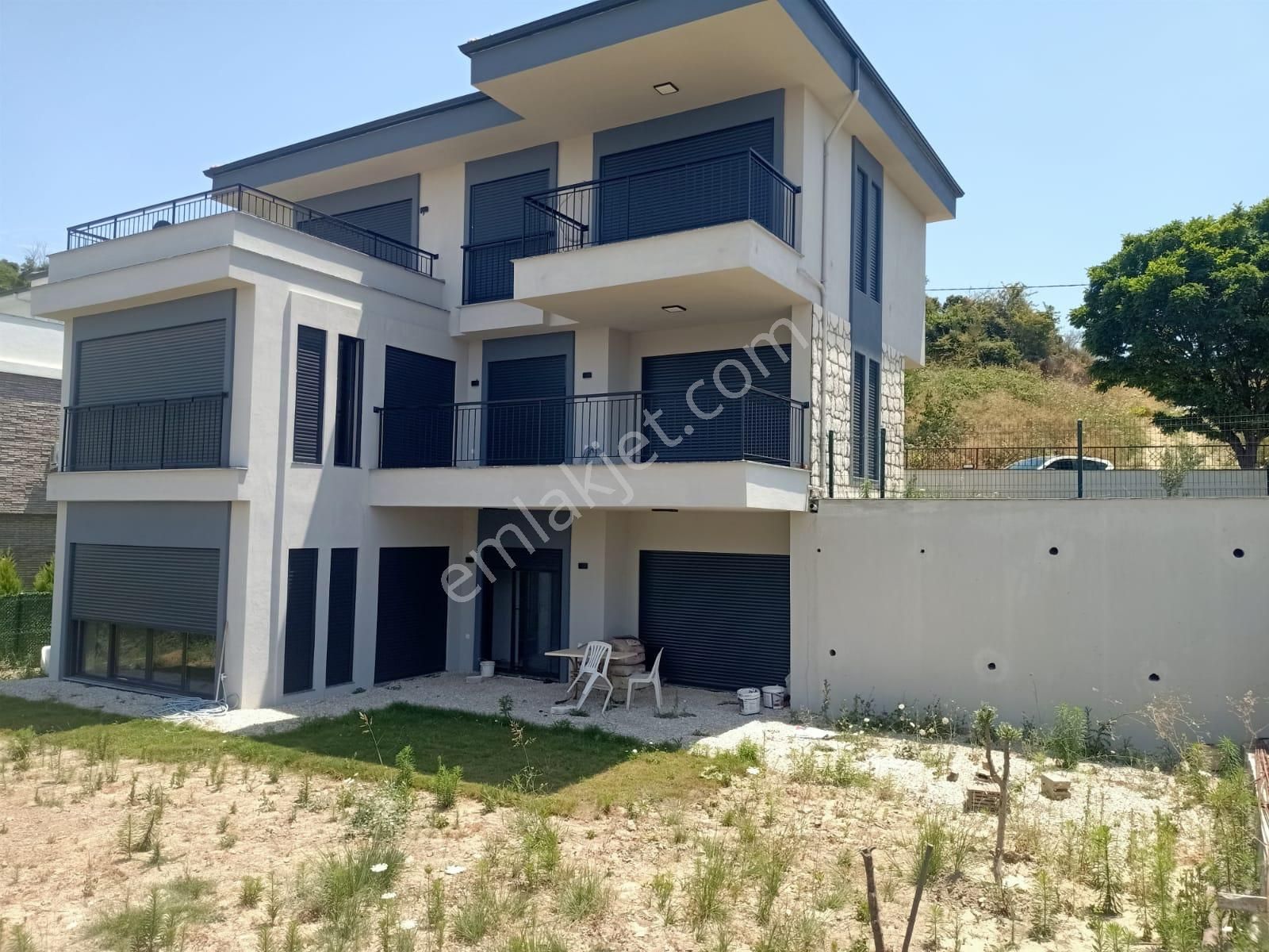 Yaylaköy'de 573 M² Arsa İçinde Deniz Manzaralı Tek Müstakil Villa...