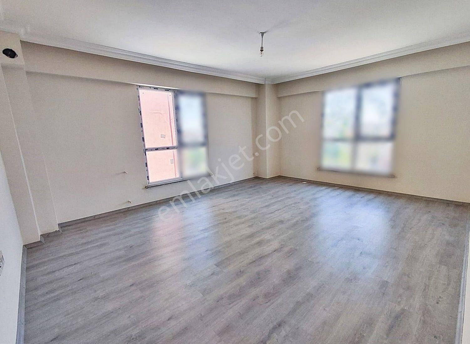 Metin Yapı'dan 100m2 Yatırımlık Cadde Üzeri İskanlı Kombili Satılık 2+1