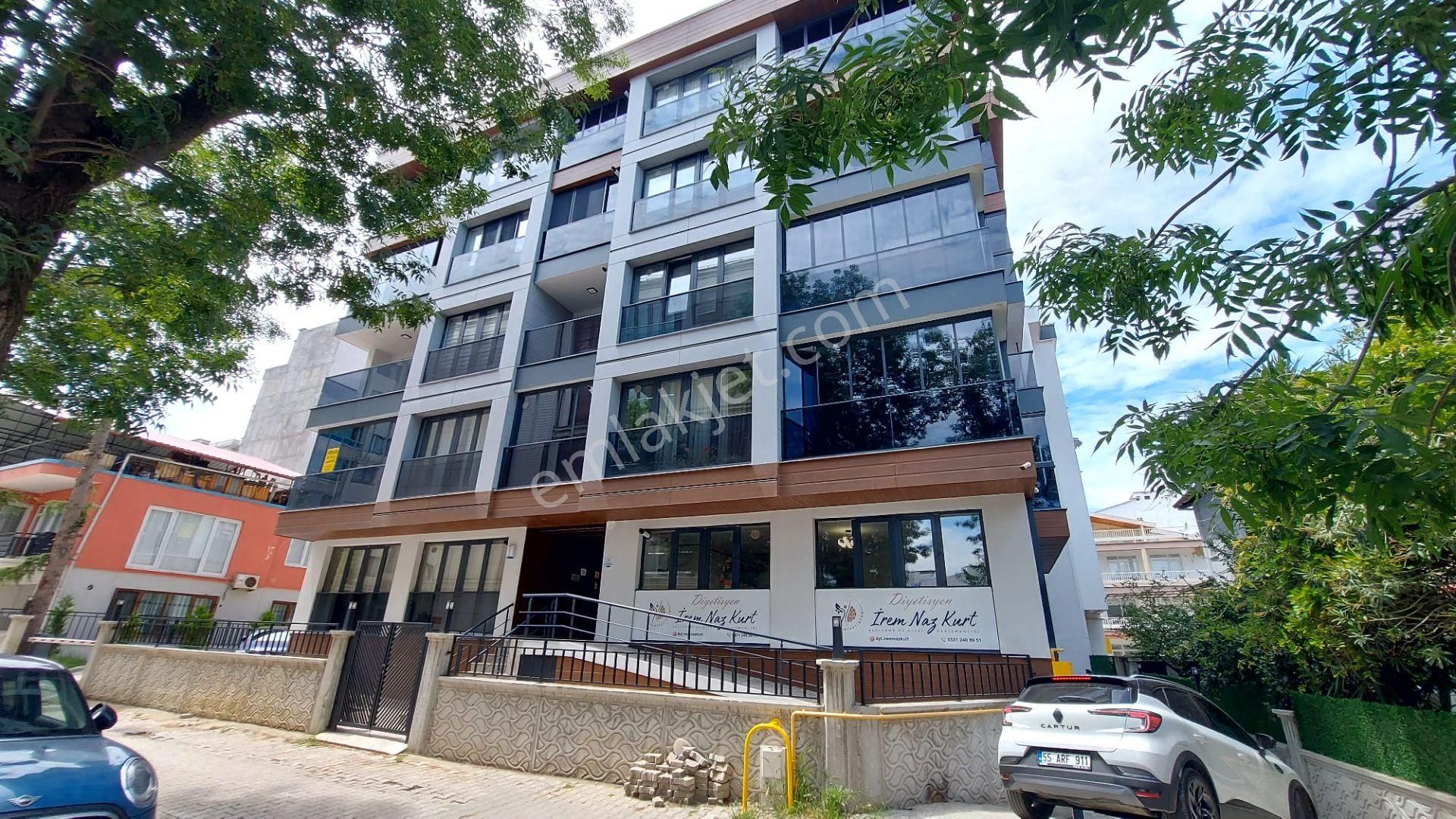Sahilde 2 Bany0,2 Balkonlu,deniz Manzaralı,otoparklı 2+1 Daire