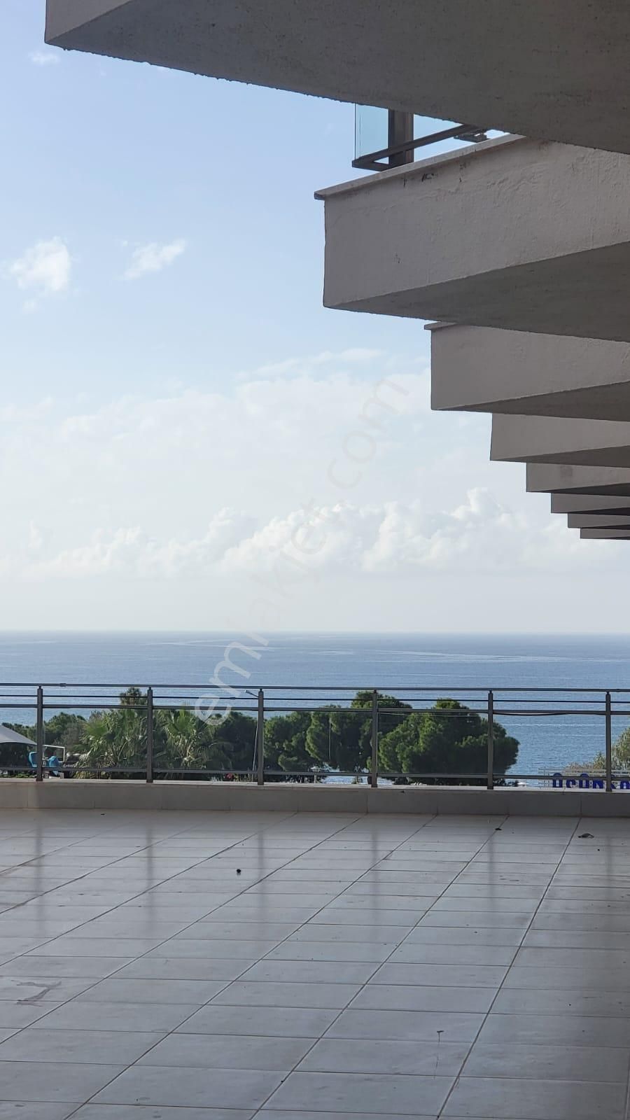 Kuşadası Ramada Otel Suit Oda - Görsel 11