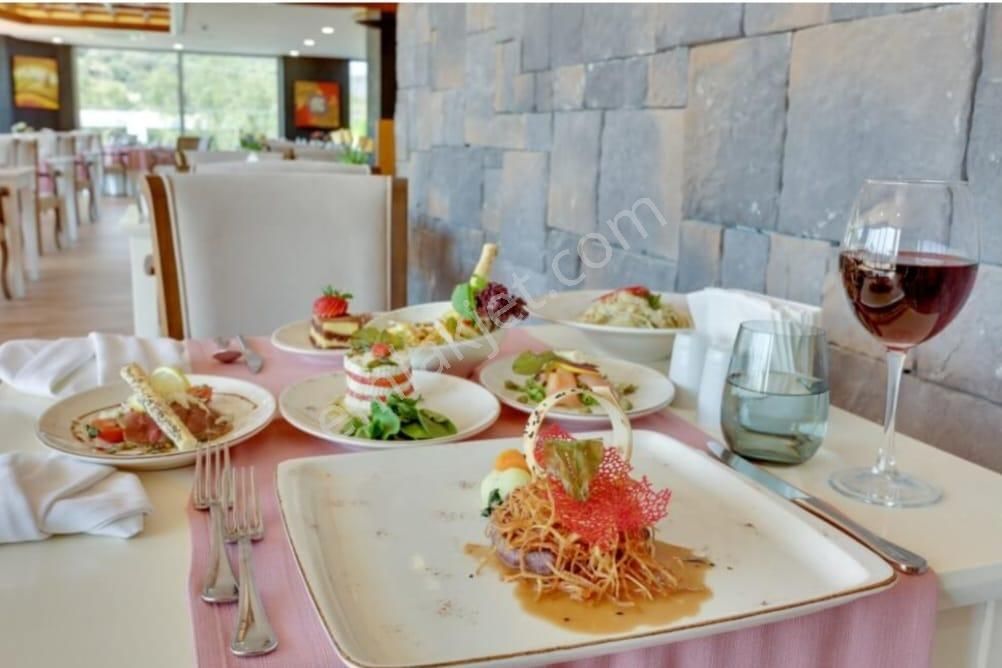 Kuşadası Ramada Otel Suit Oda - Görsel 24