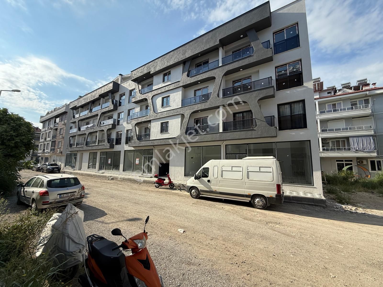 Dalaman Karaçalıda Asansörlü Dubleks 4+1 Sıfır Satılık Daire