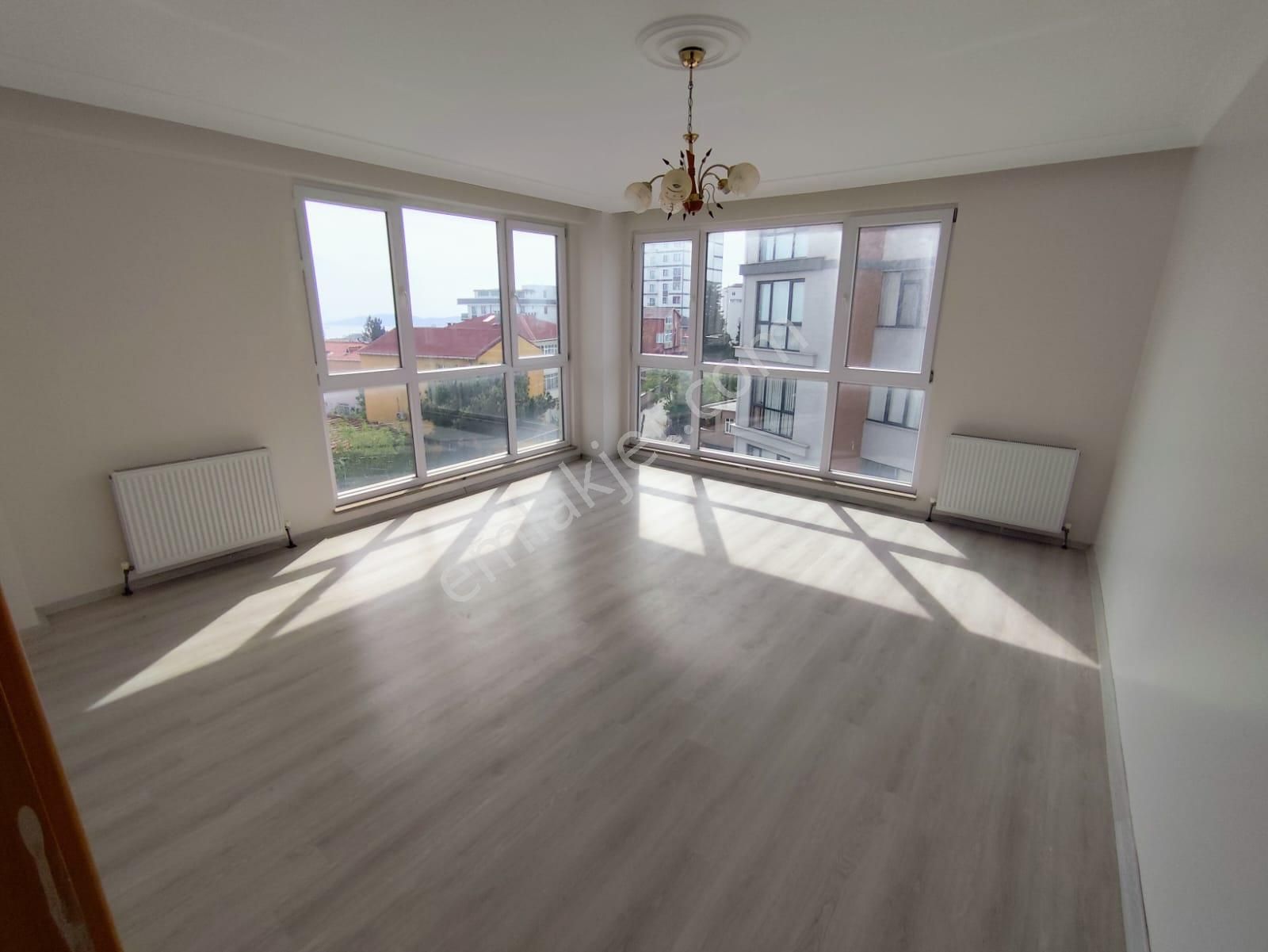 Yakacık Meydana Yürüme Güvenlikli Site İçi 3+1 Arakat Lüks Daire