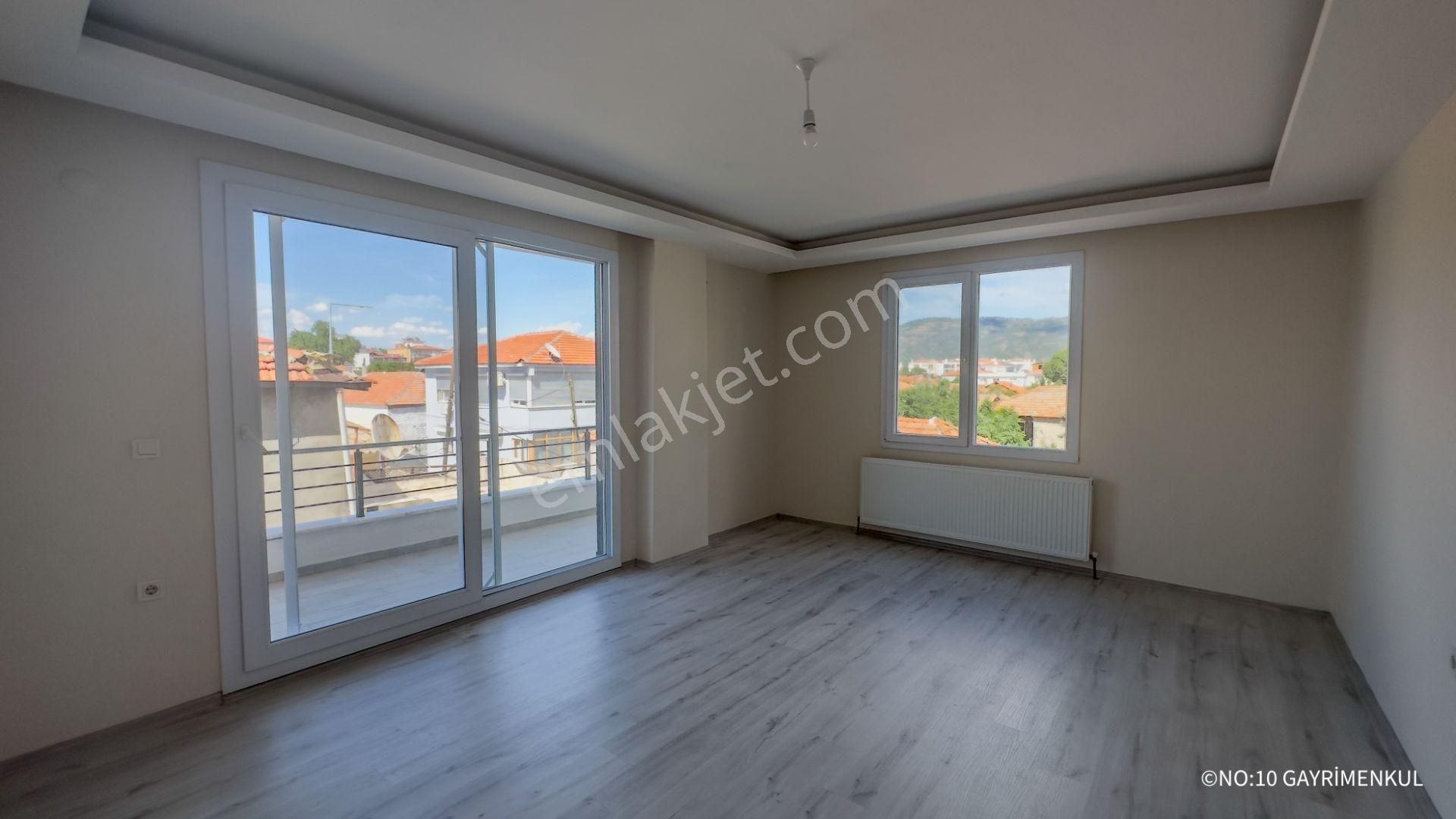 No:10 Gayrimenkul’den – Merkezi Konumda, Merkezi Kaloriferli, 3+1 Ebeveyn Banyolu Kiralık Daire!