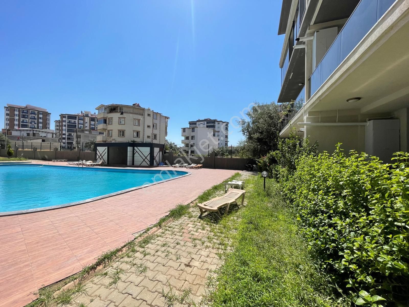 Kadıköy Arbetta Evleri Önü Açık Ayrı Mutfaklı Ara Kat 2+1 Daire