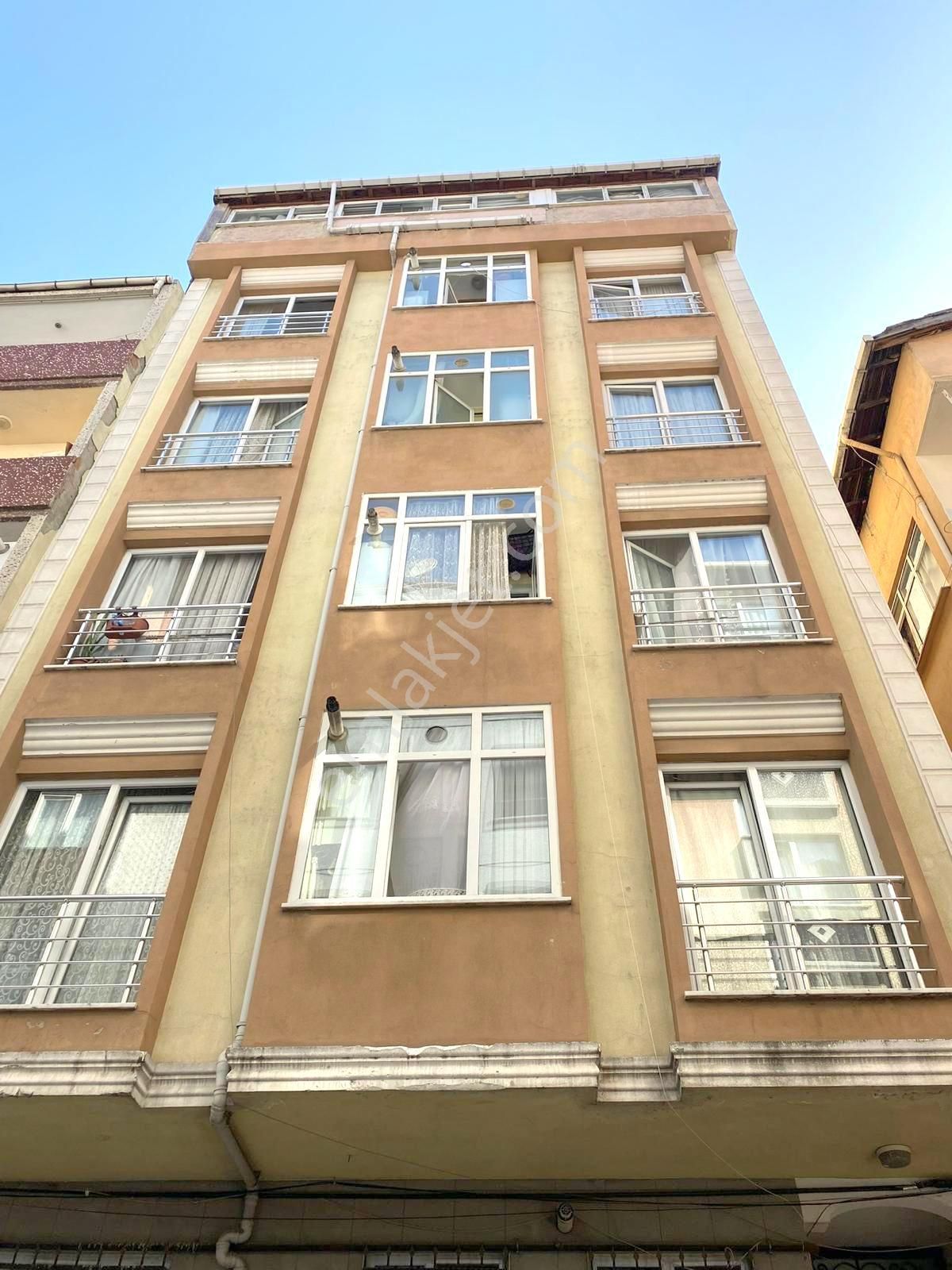 Tutar Emlak Dan E5 Metro Yakını 17 Yıllık Kredili 3 Kat Daire