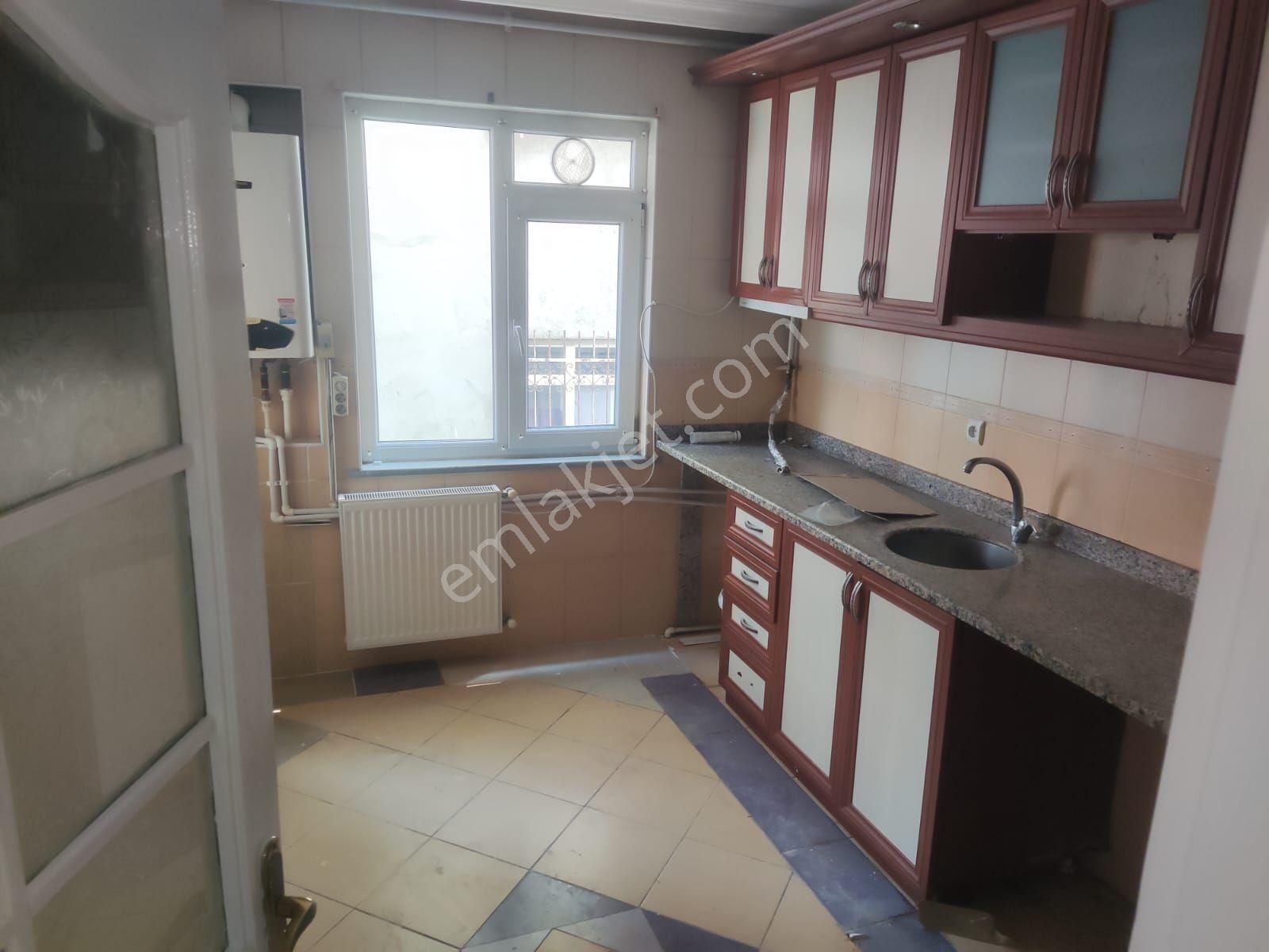 S.evler Mahmutbey Cd.12.sk 3+1 120m2 Asansörlü 1.kat