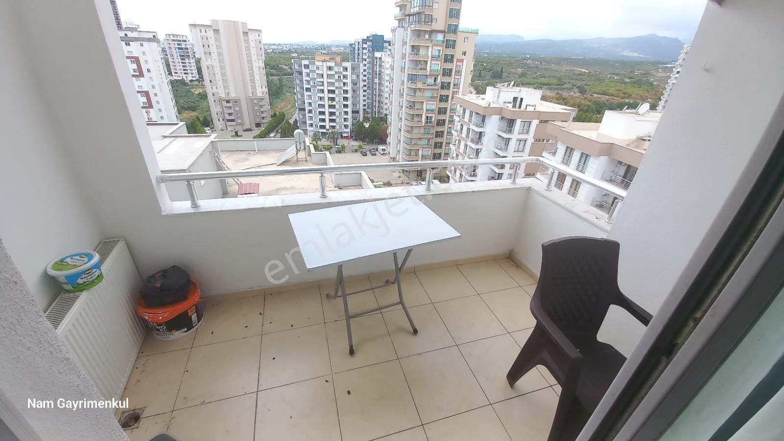 Üniversite Caddesi'nde 1+1 Eşyalı Kiralık Daire Asansörlü Kapıcı Mevcut