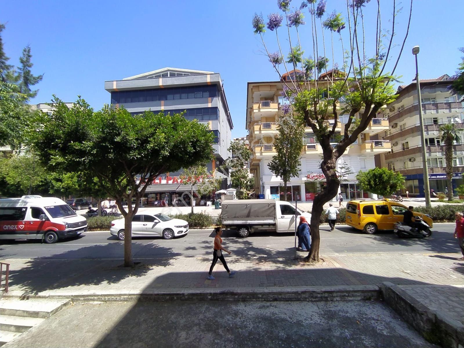 Alanya/güllerpınarı Mah. 25mt Lik Yol Üzeri 2+1 80m2 Kiralık Ofis