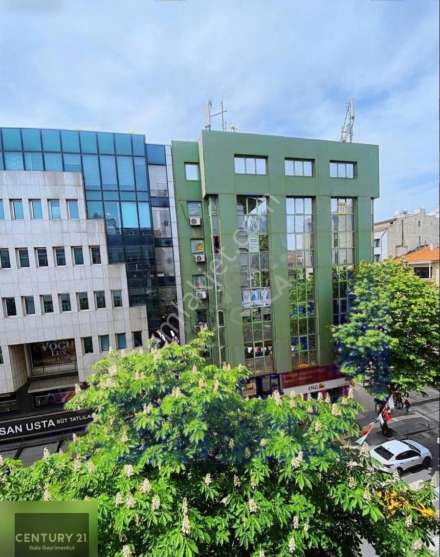 Tunalı'da Cadde Üzerinde 3+1 180 M2 Full Yapılı Satılık Daire