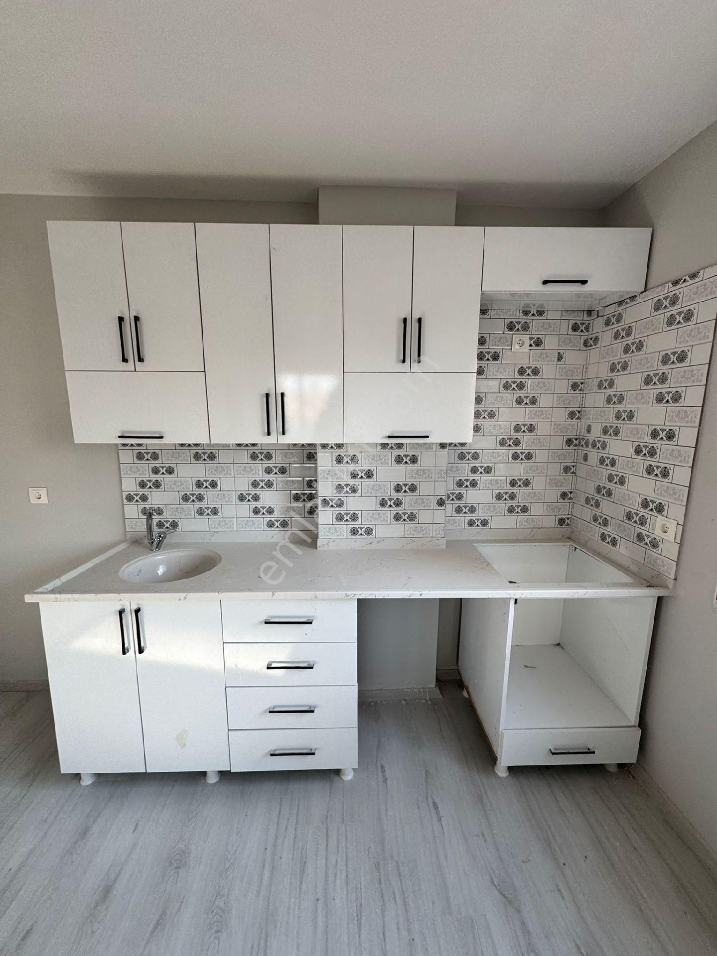 Yüzüncüyıl'da Az Katlı Bina'da 2+1 Sıfır Satılık Daire