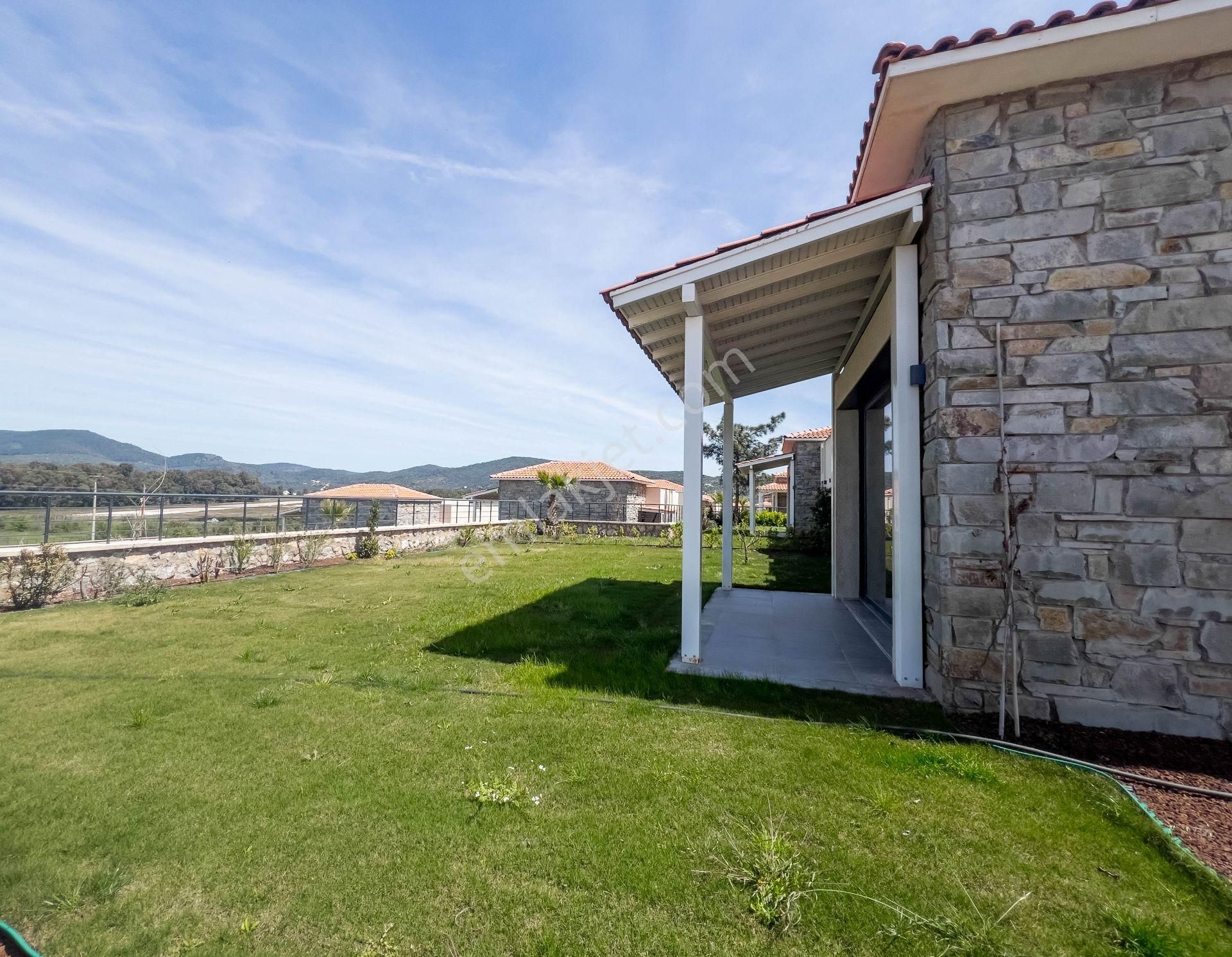 Bodrum Mumcular Acropol Green Life Projesi'nde 3+1 Tek Katlı Geniş Bahçeli Köşe Villa