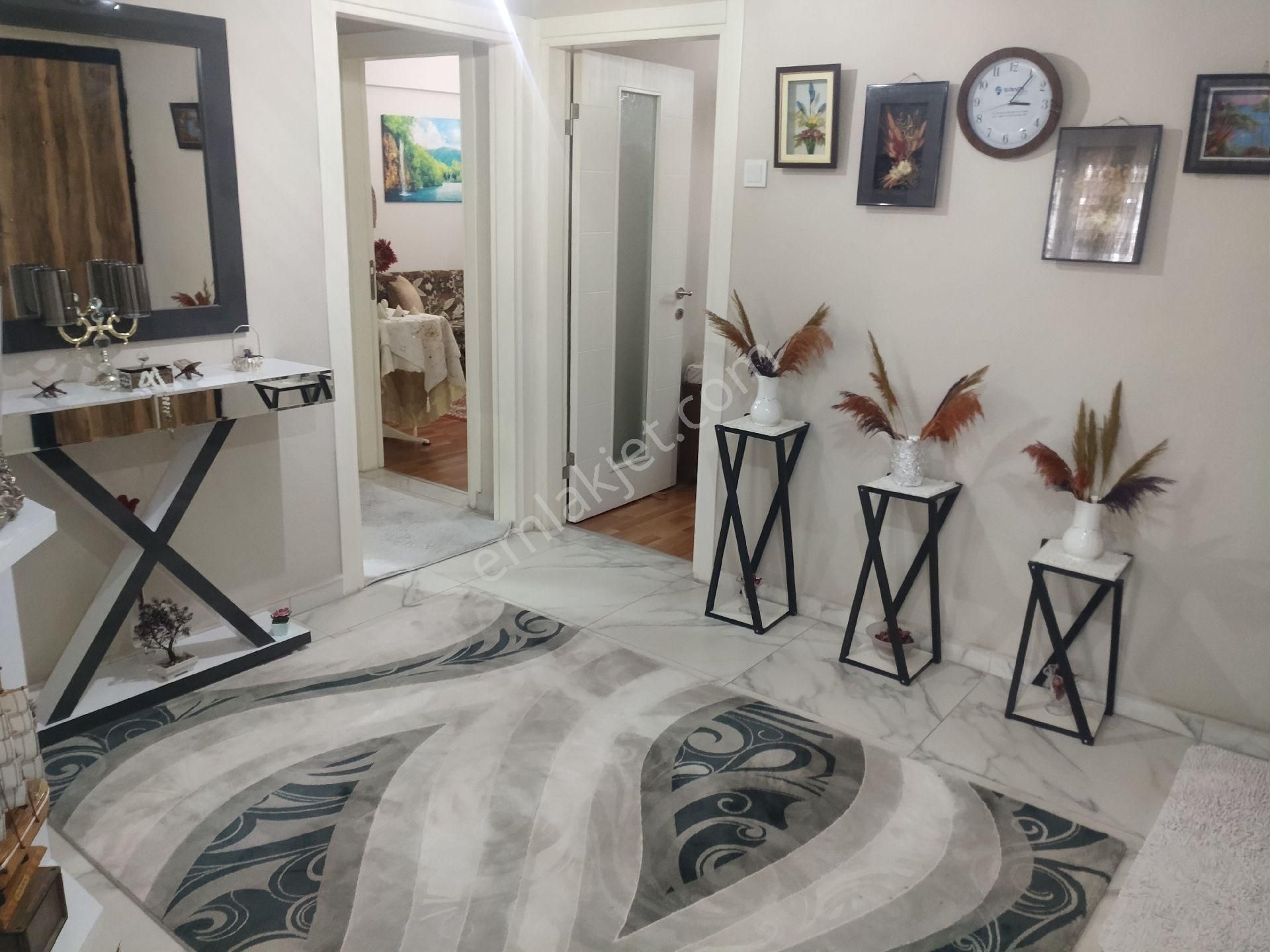 Hacıseyfettin Mah.incirlicadde Üzeri 2+1.110m.1.kat.kombili Bakımlı Daire